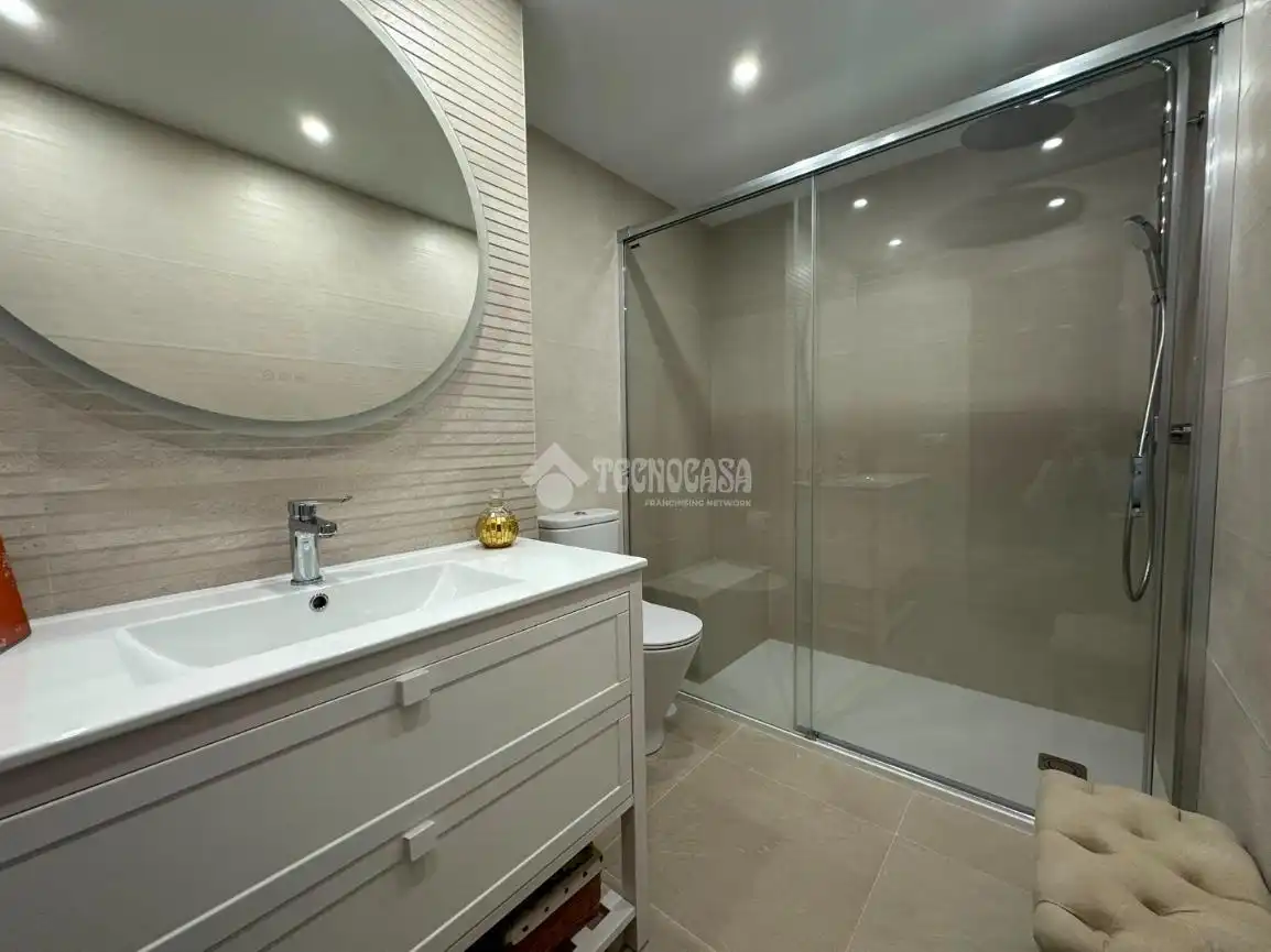 Bathroom of Flat for rent in Santander  with Heating