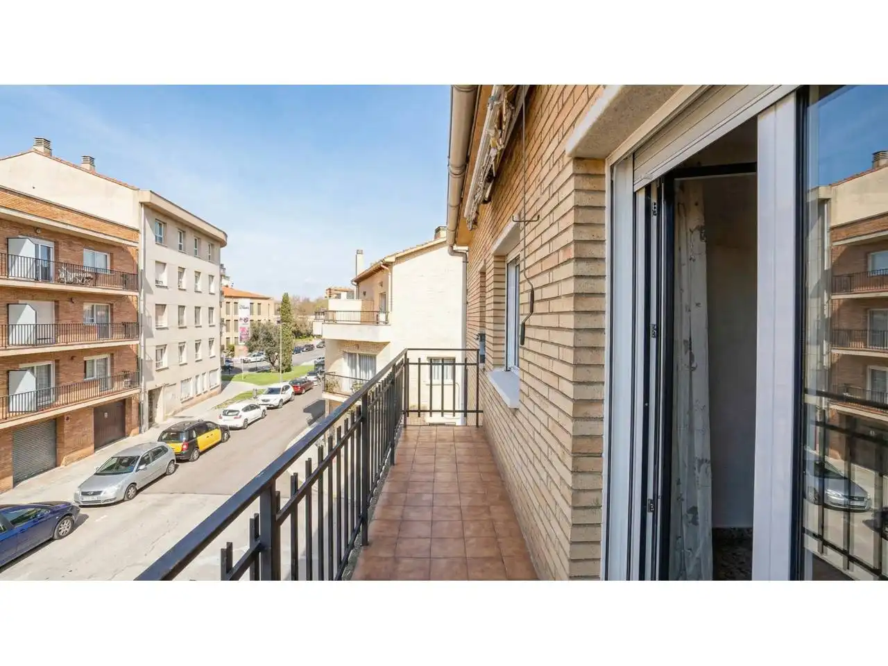 Vista exterior de Casa adosada en venta en Ripollet con Aire acondicionado, Calefacción y Jardín privado