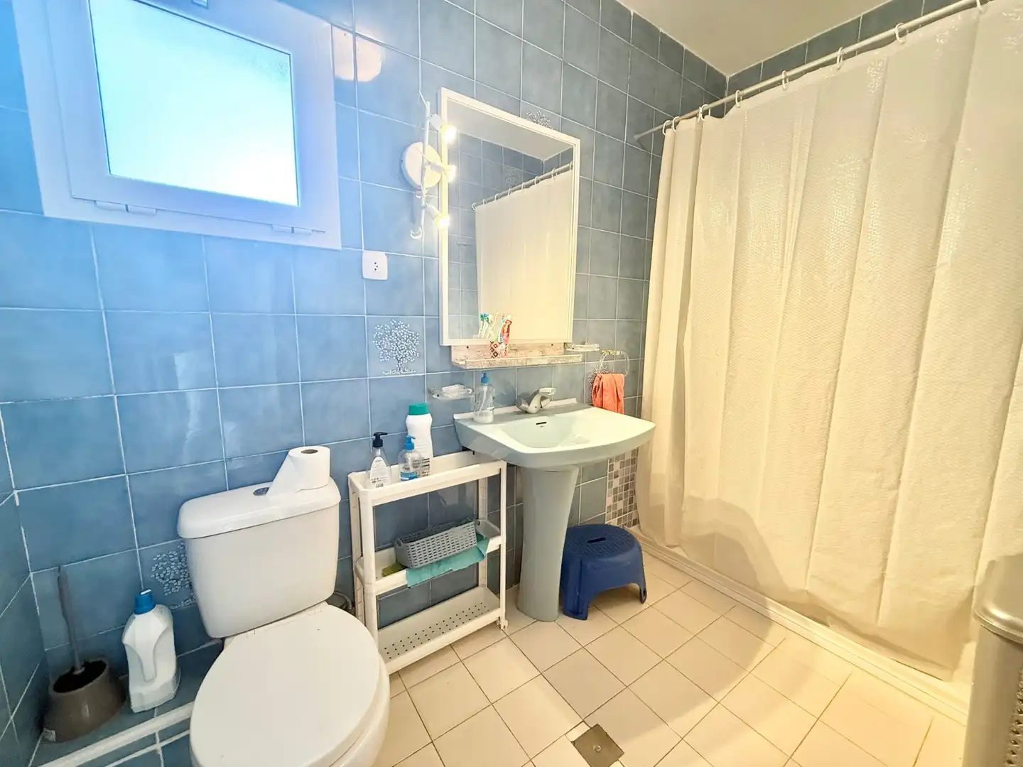 Bany de Apartament de lloguer en La Manga del Mar Menor amb Calefacció, Terrassa i Piscina
