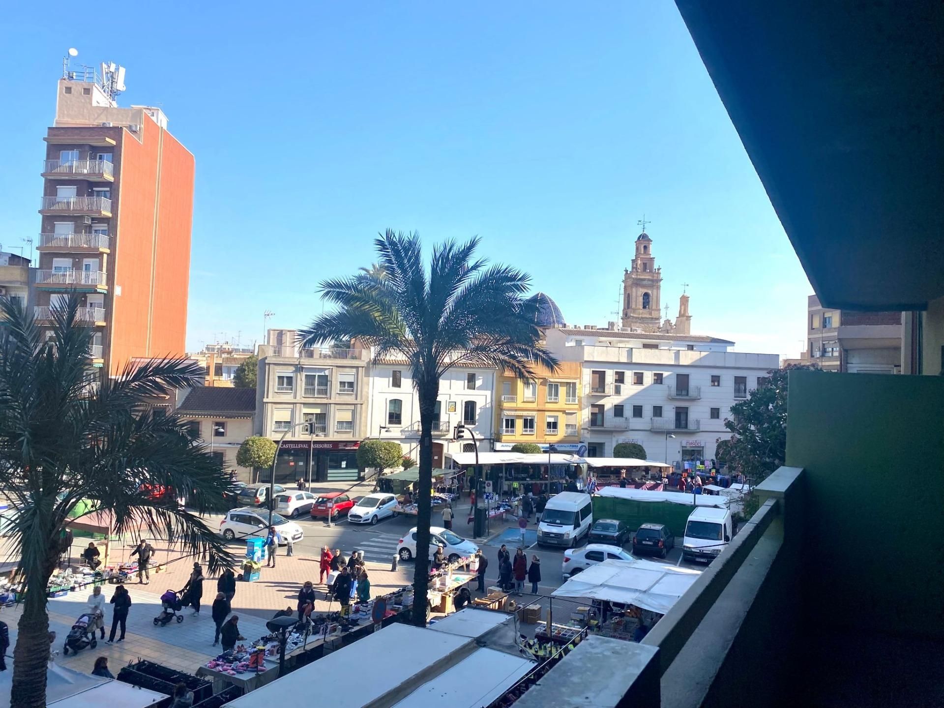Vista exterior de Pis en venda en Silla amb Terrassa i Balcó