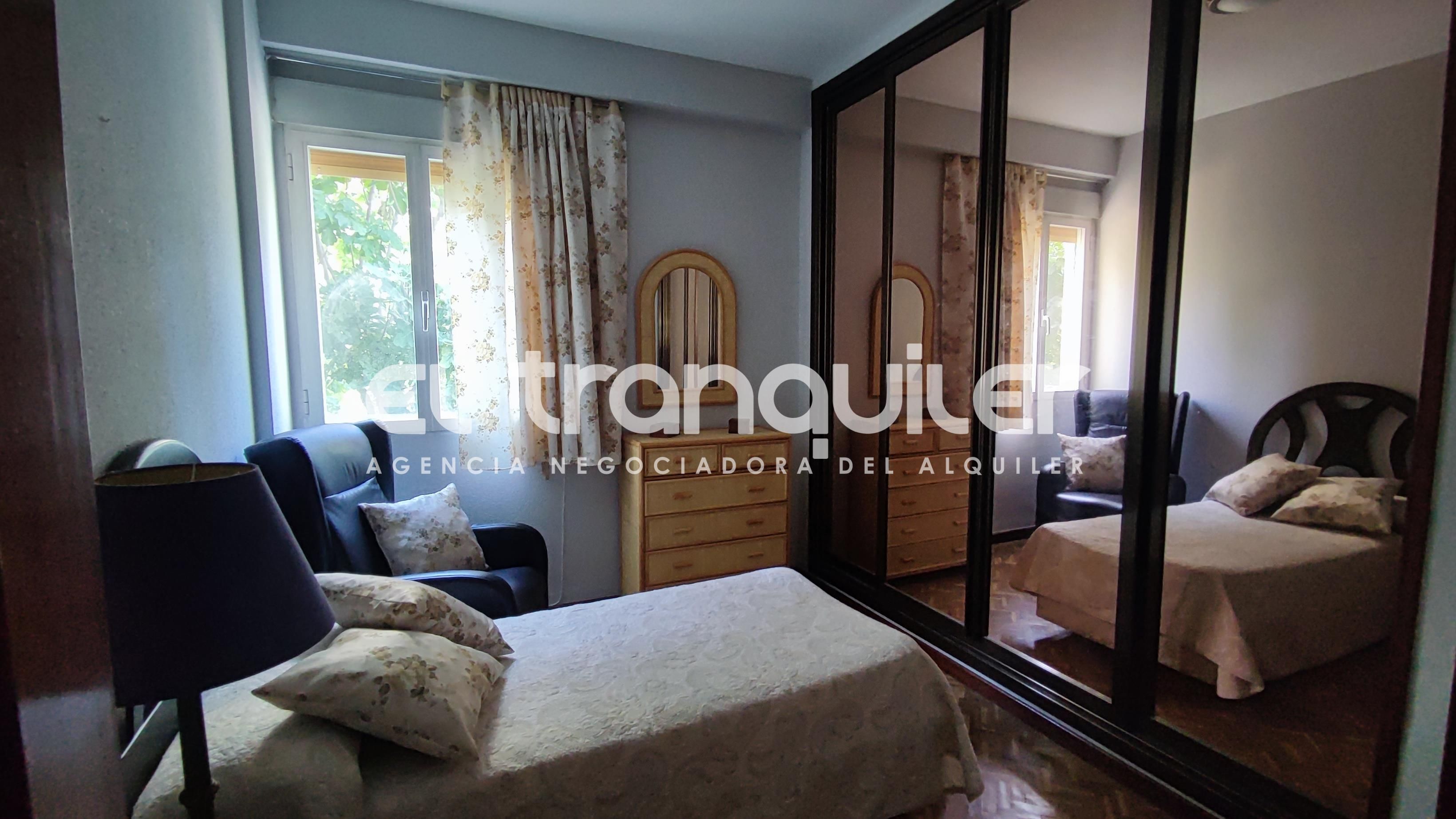 Bedroom of Flat to rent in  Madrid Capital  with Parquet flooring, Terrace and Furnished