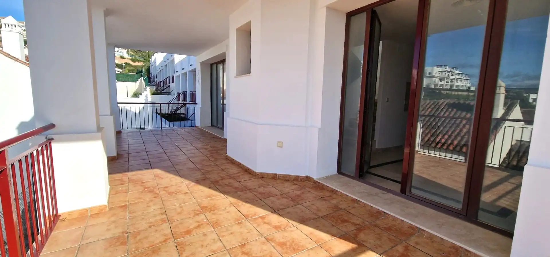 Terrasse von Einfamilien-Reihenhaus zum Verkauf in Cártama mit Privatgarten und Terrasse