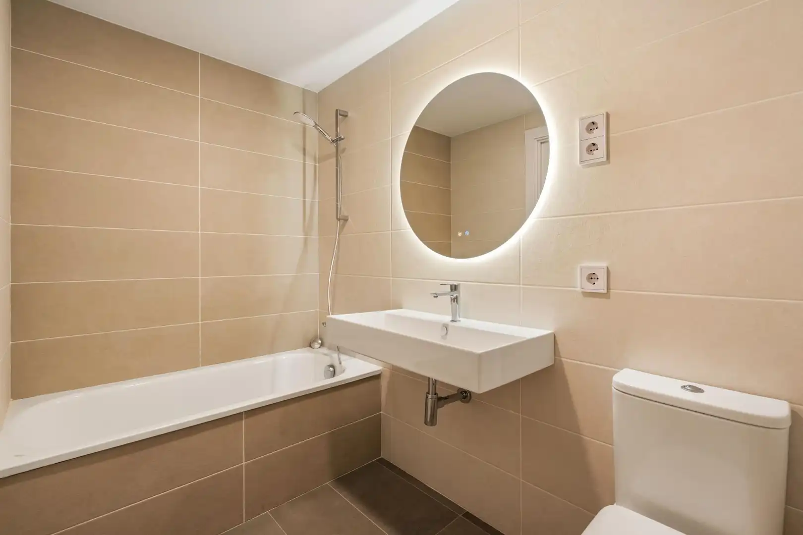 Badezimmer von Wohnung zum Verkauf in Badalona mit Klimaanlage, Parkett und Abstellraum