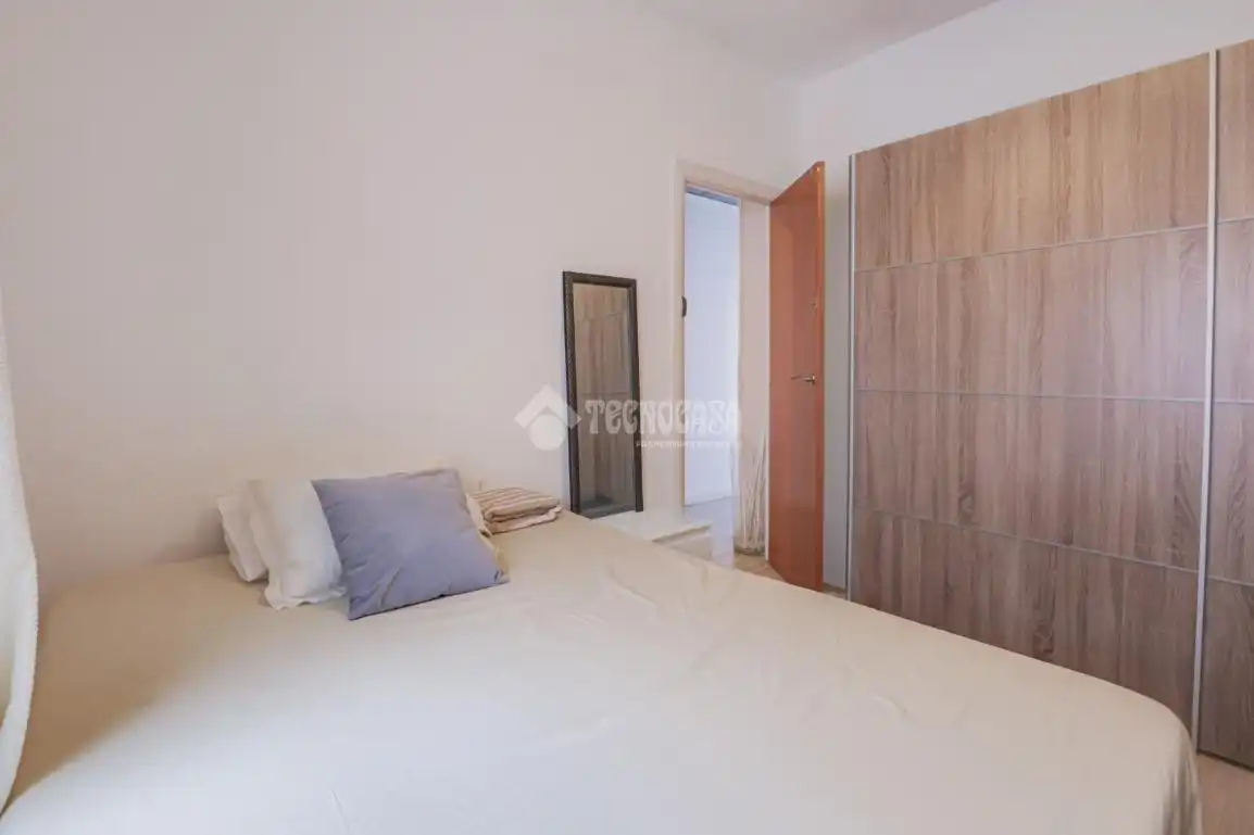 Dormitori de Pis en venda en Terrassa amb Aire condicionat i Balcó