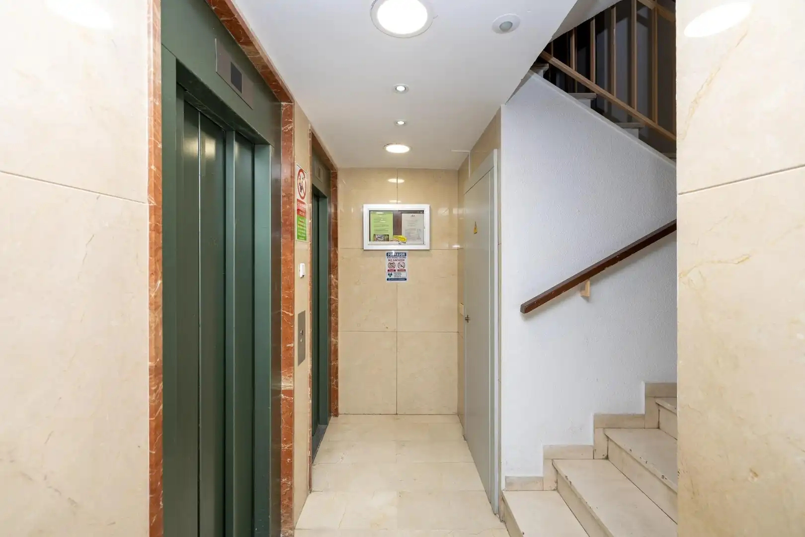 Piso en venta en Granada con Balcón