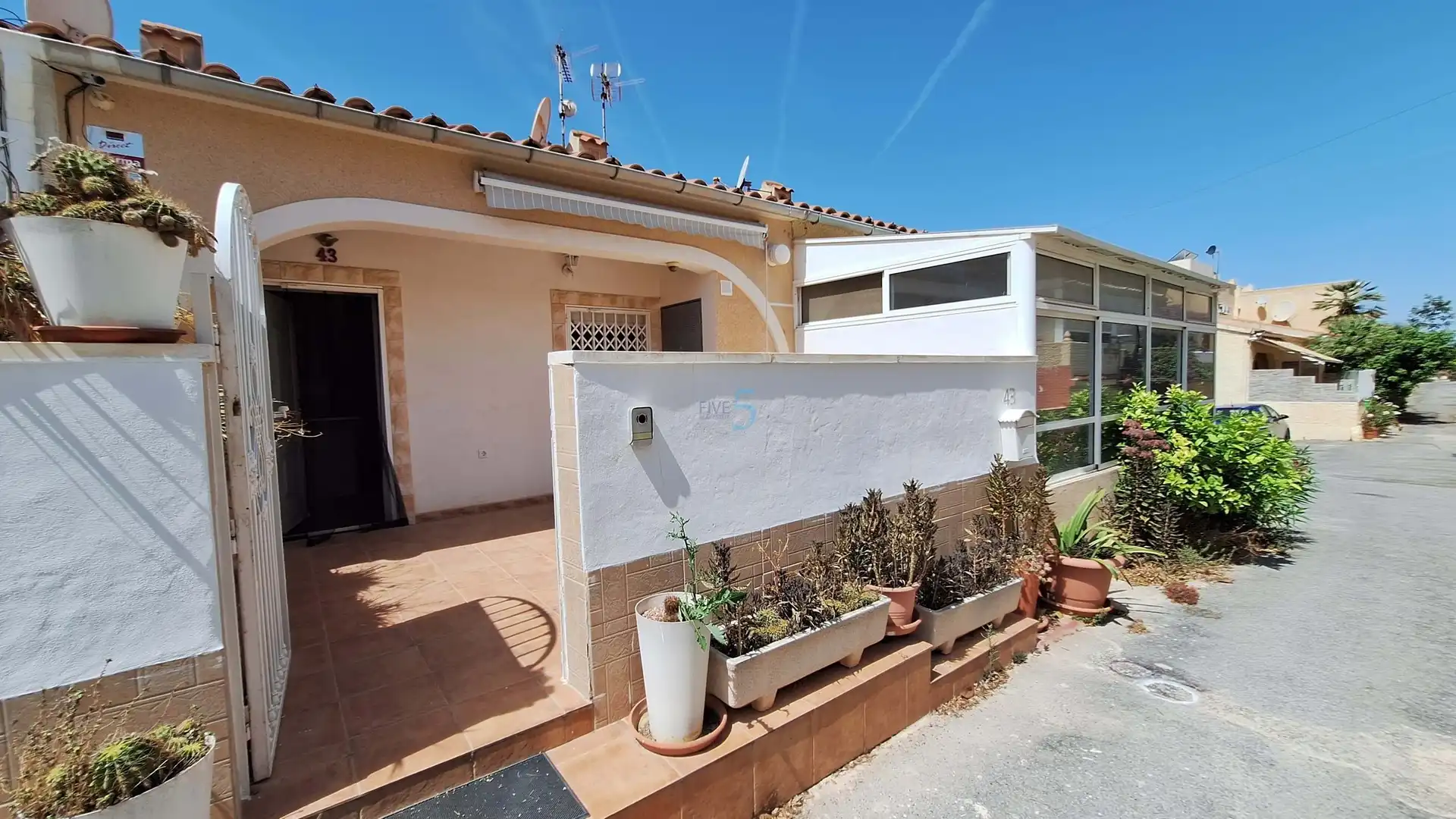 Vista exterior de Casa o chalet en venta en San Fulgencio con Terraza y Balcón