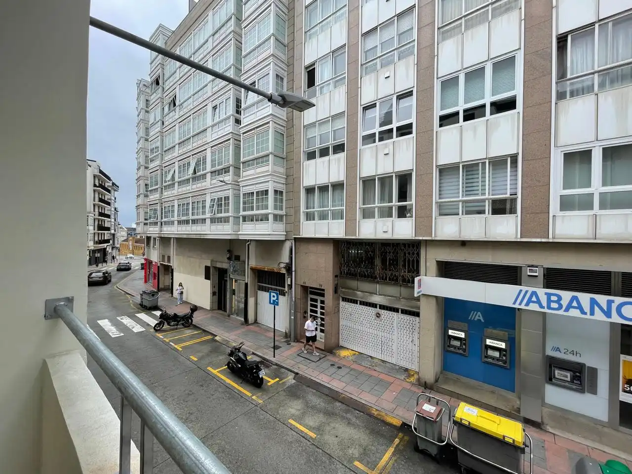 Vista exterior de Pis en venda en A Coruña Capital  amb Balcó i Alarma