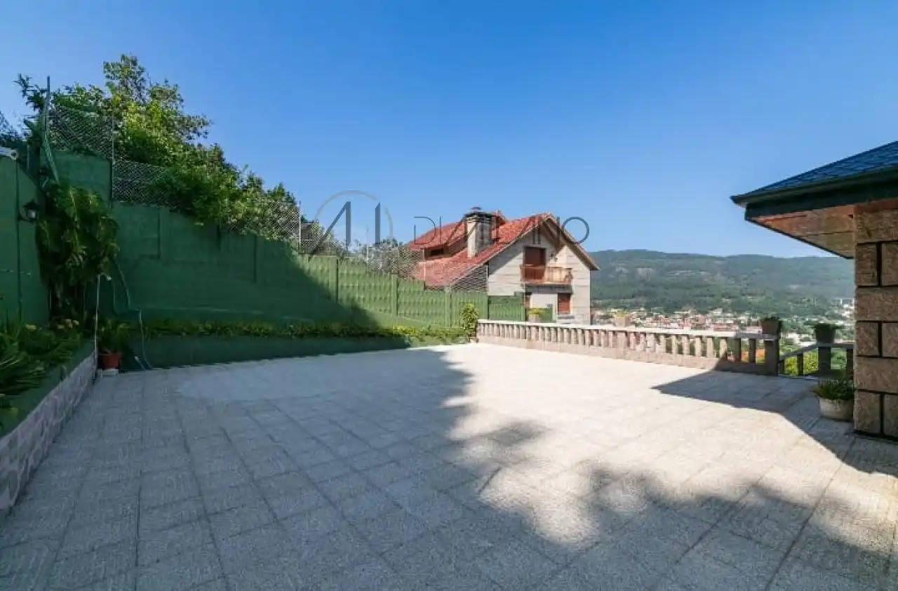 Terrassa de Casa o xalet en venda en Moaña amb Calefacció, Jardí privat i Terrassa