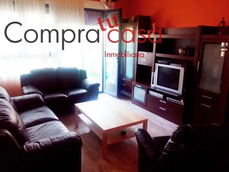 Sala d'estar de Casa o xalet en venda en Palazuelos de Eresma amb Calefacció, Jardí privat i Parquet