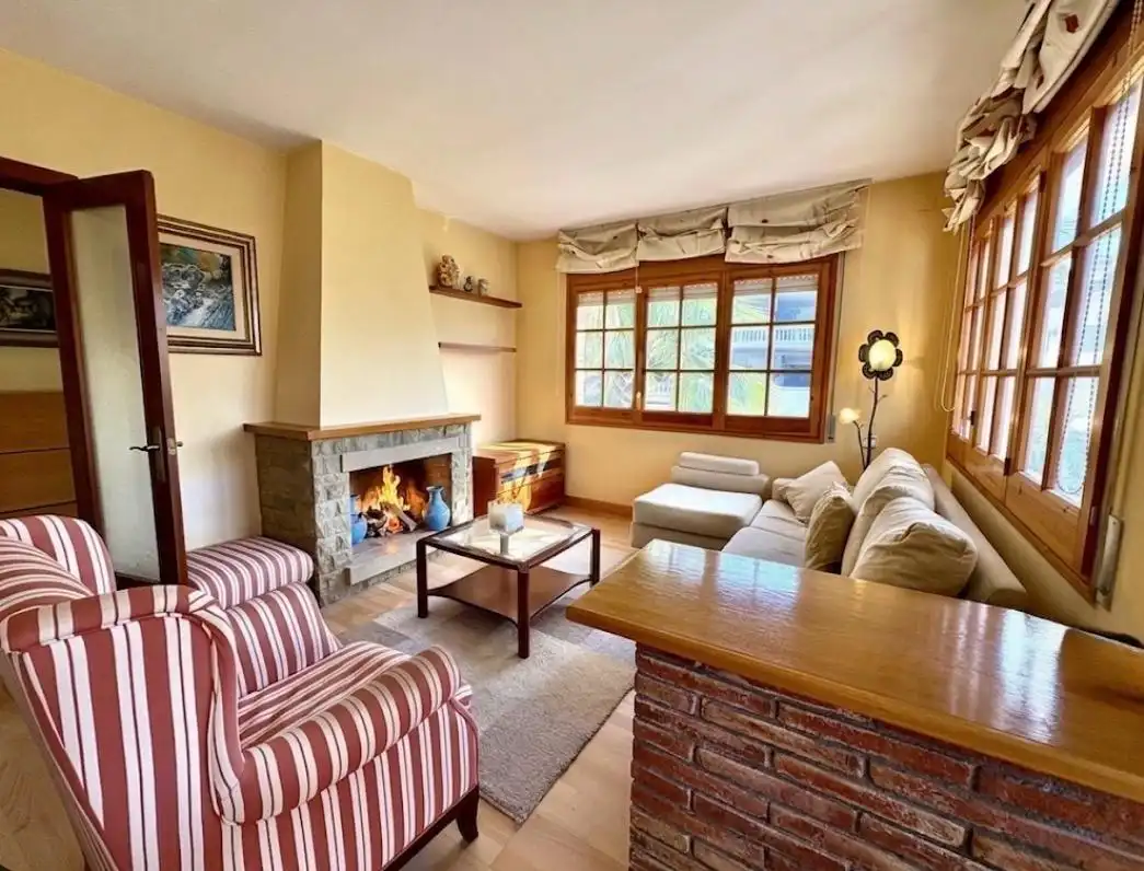 Sala de estar de Casa o chalet en venta en Lliçà d'Amunt con Aire acondicionado, Calefacción y Jardín privado