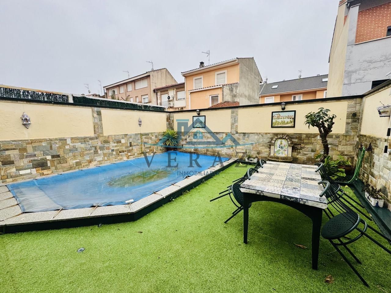 Piscina de Casa o xalet en venda en Talavera de la Reina amb Aire condicionat, Calefacció i Jardí privat