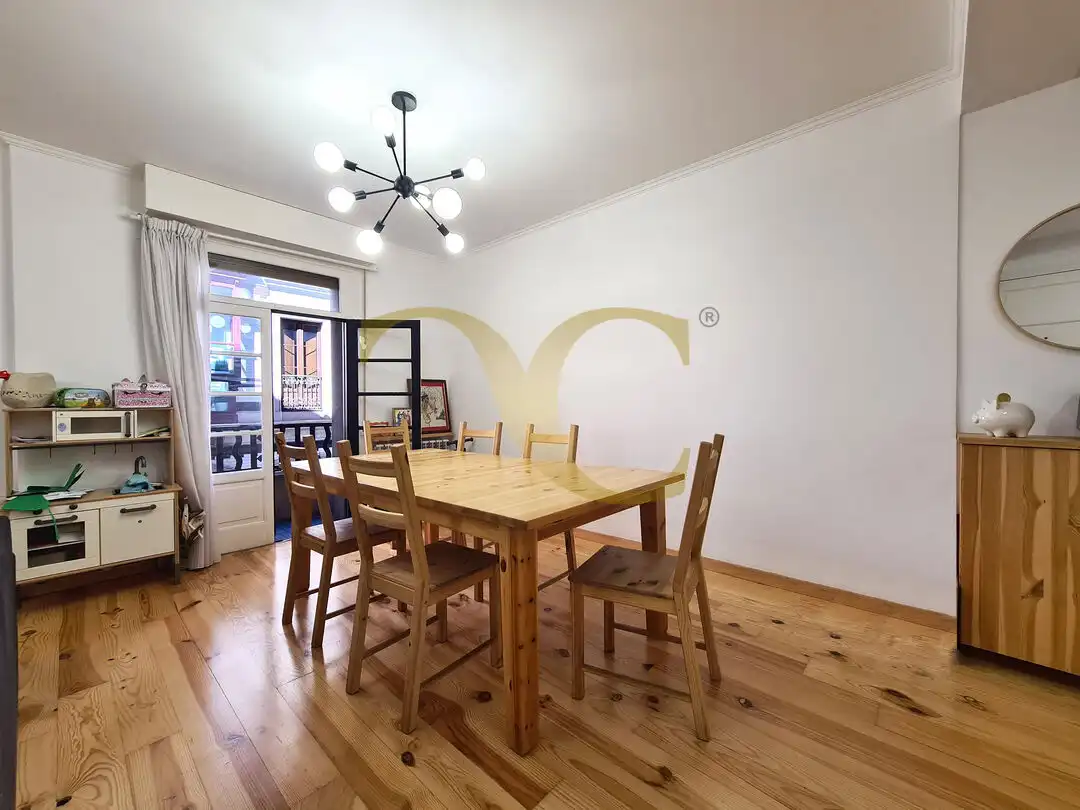 Comedor de Piso en venta en Gijón  con Calefacción, Terraza y Balcón