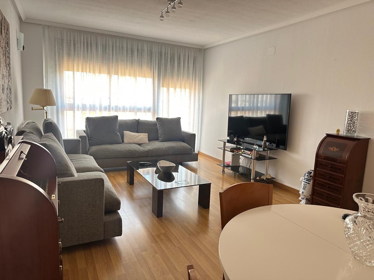 Living room of Flat for sale in  Madrid Capital  with Air Conditioner, Heating and Parquet flooring