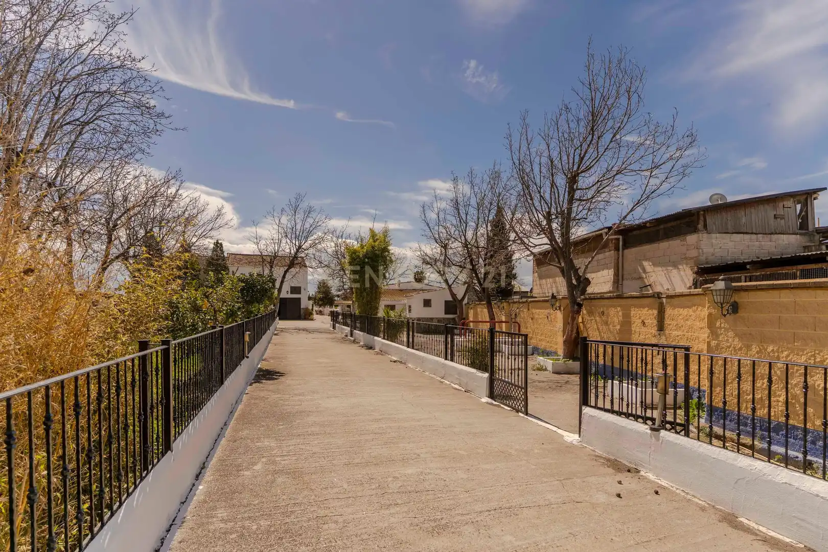 Vista exterior de Casa o xalet en venda en Granada amb Aire condicionat, Jardí privat i Traster