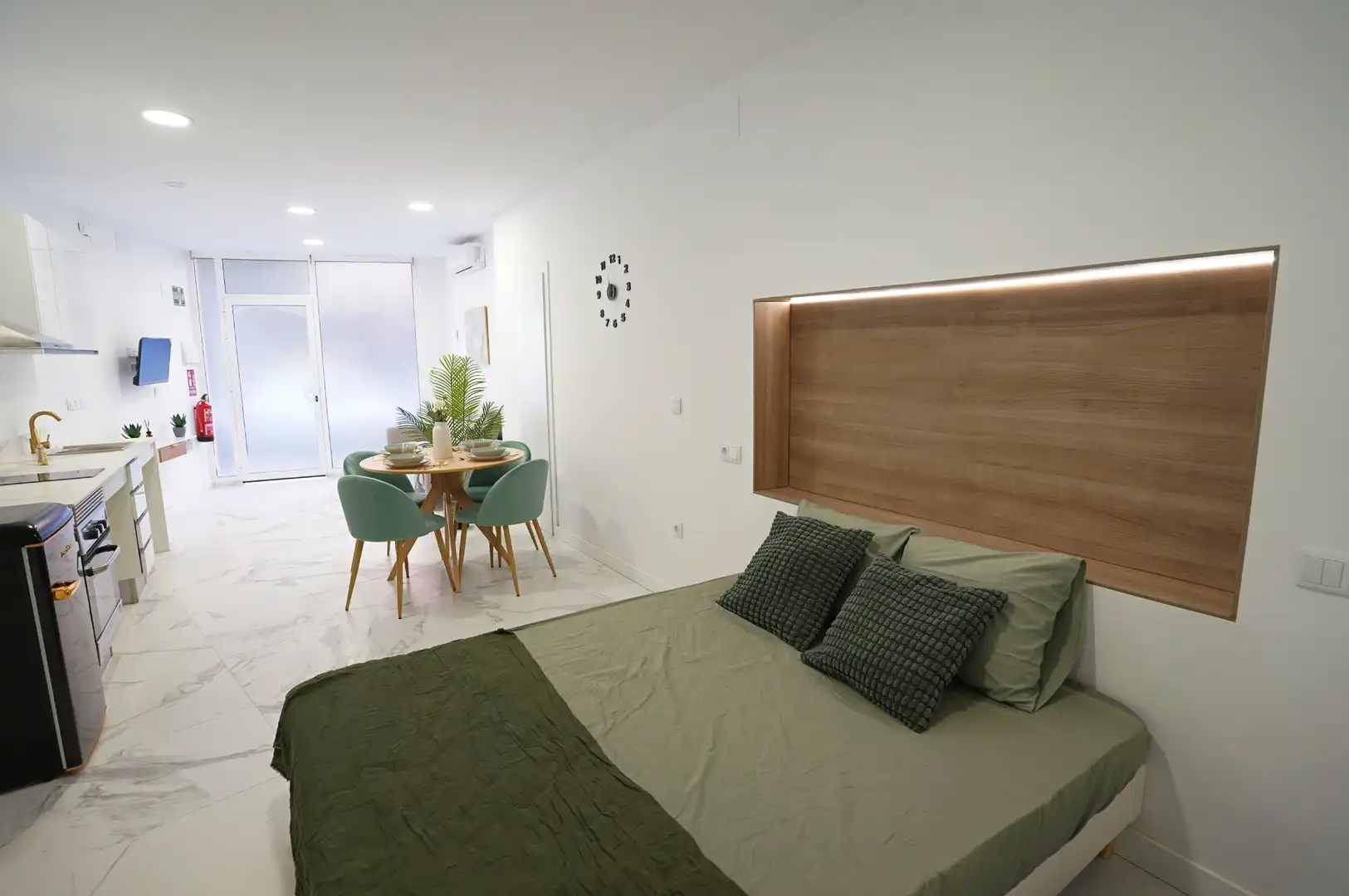 Bedroom of Study for sale in Valencia  with Air Conditioner