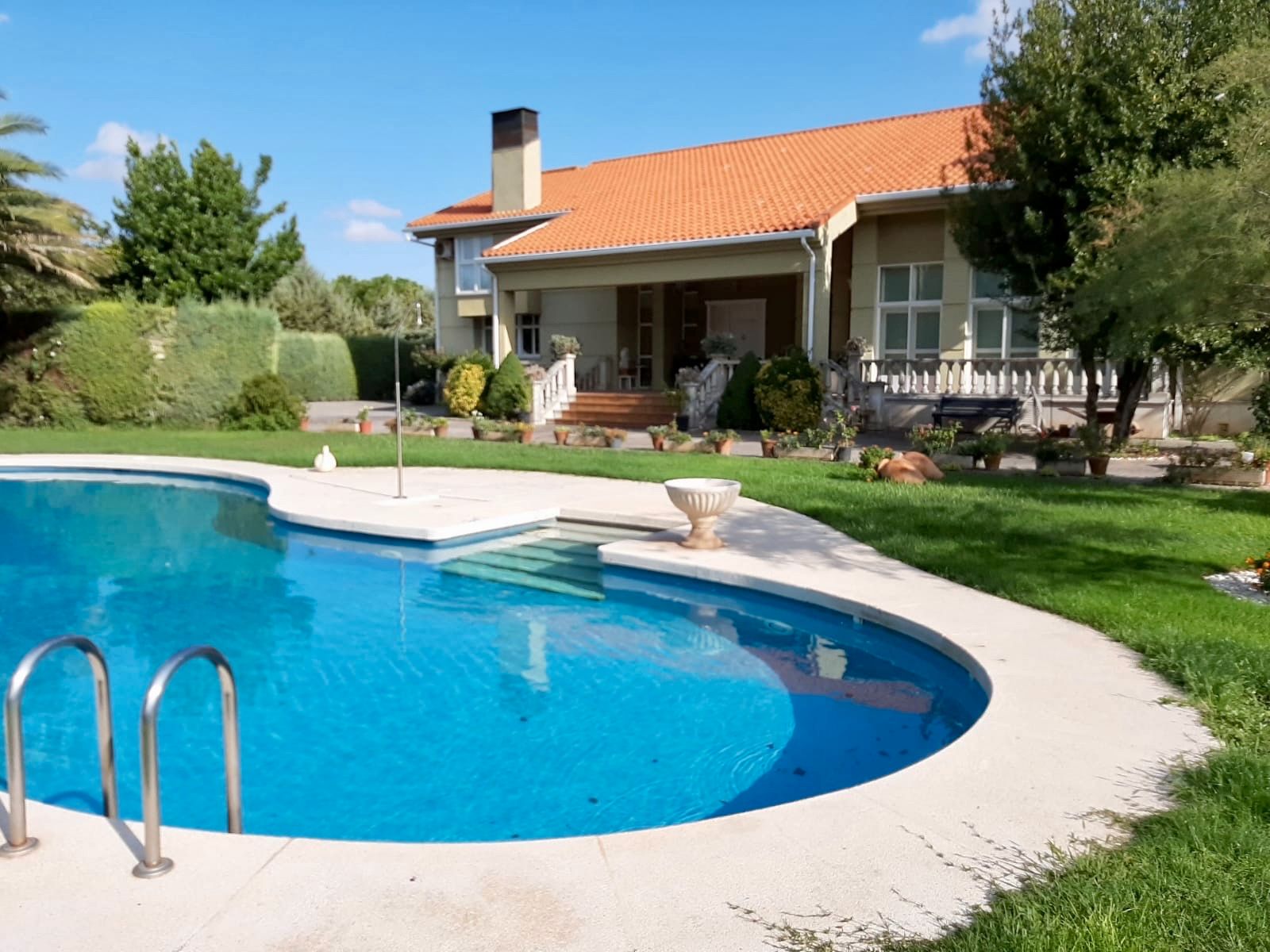 Piscina de Casa o xalet en venda en Ciudad Real Capital amb Aire condicionat, Calefacció i Jardí privat