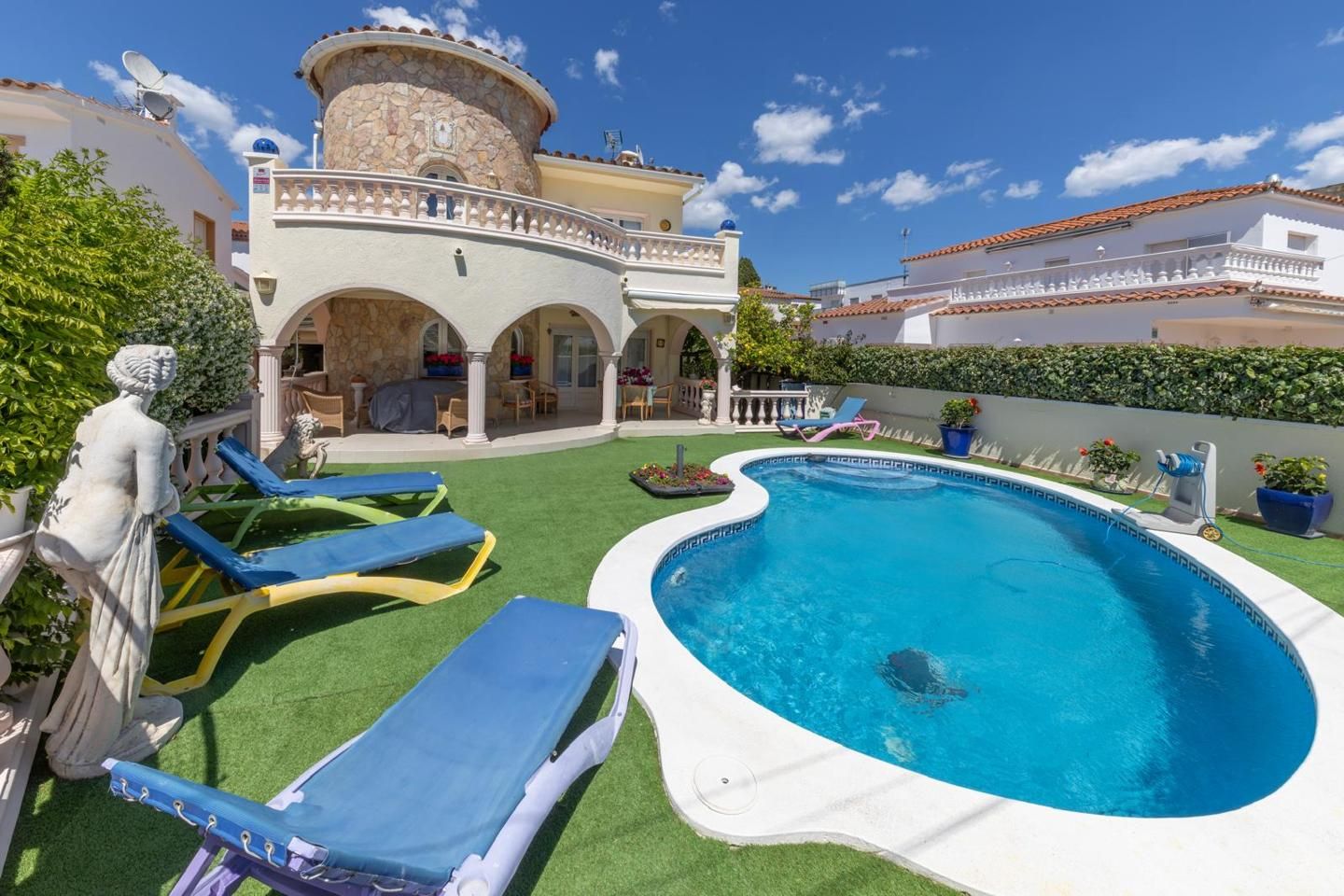 Piscina de Casa o xalet en venda en Empuriabrava amb Aire condicionat, Jardí privat i Terrassa