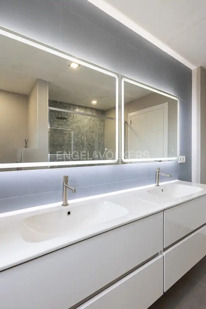 Bathroom of Houses for sale in L'Eliana  with Air Conditioner, Heating and Private garden
