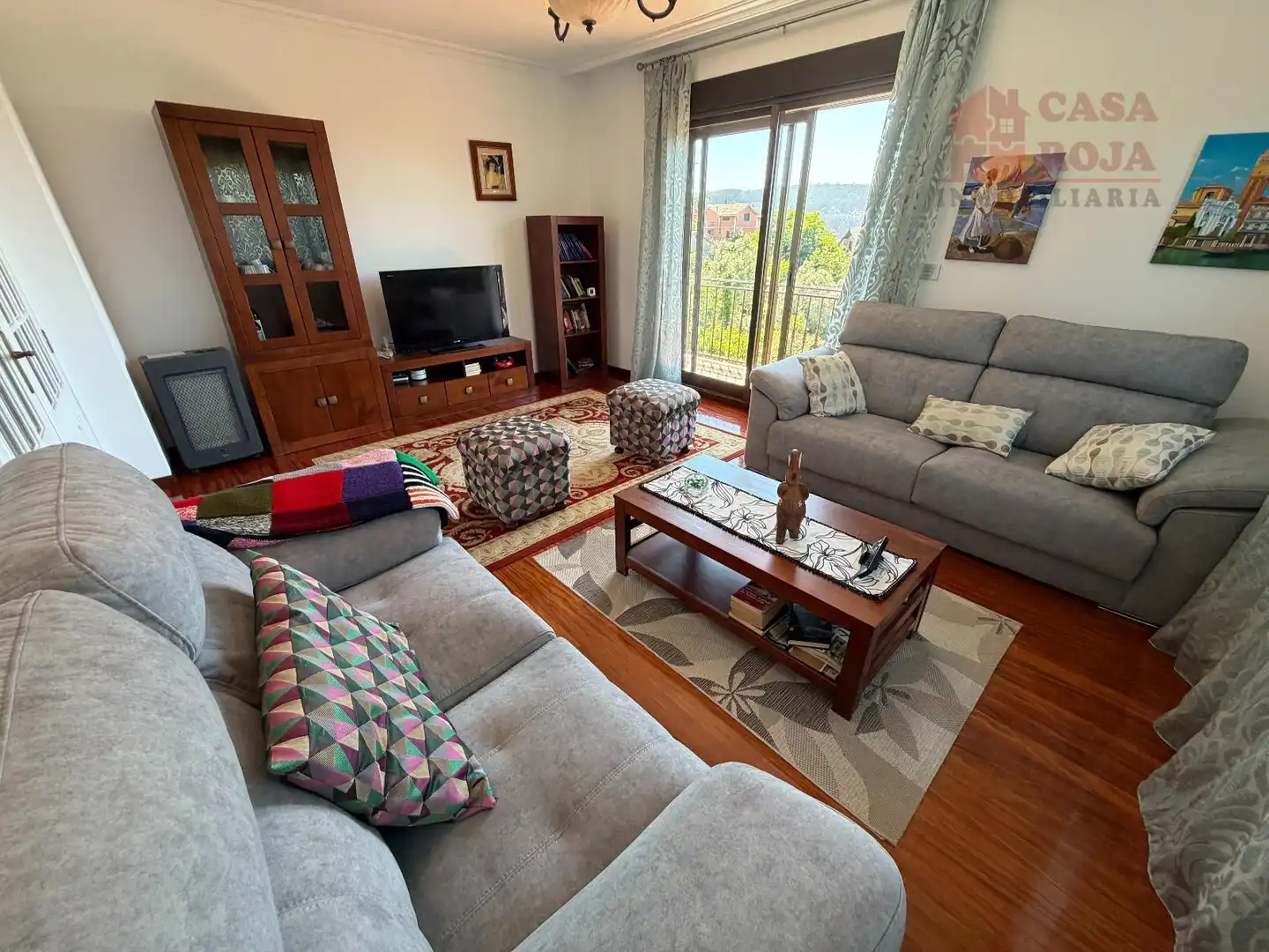 Sala d'estar de Casa o xalet en venda en Cangas  amb Calefacció, Terrassa i Moblat