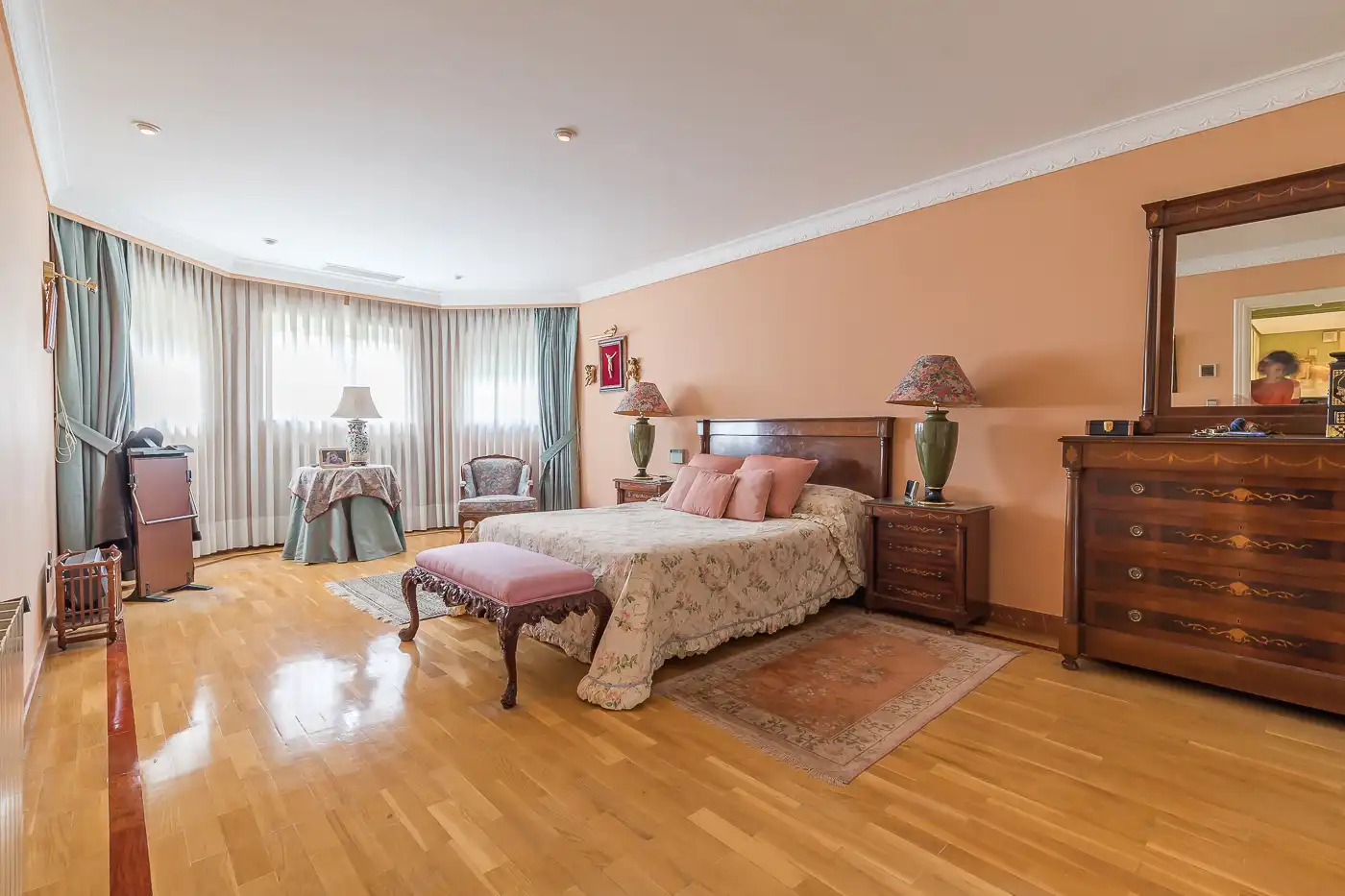 Dormitori de Casa o xalet en venda en Pozuelo de Alarcón amb Aire condicionat, Jardí privat i Parquet