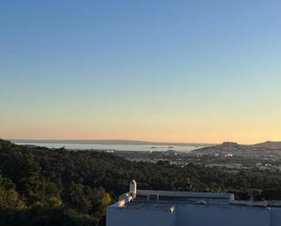 Vista exterior de Casa o xalet en venda en Santa Eulària des Riu amb Jardí privat, Terrassa i Piscina