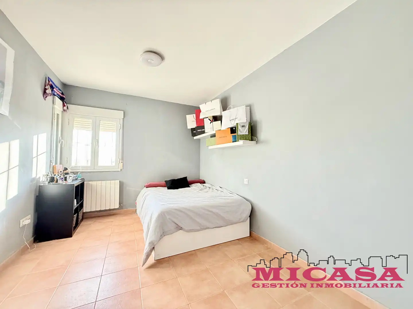 Habitación de Casa adosada en venta en Illescas con Aire acondicionado, Calefacción y Jardín privado