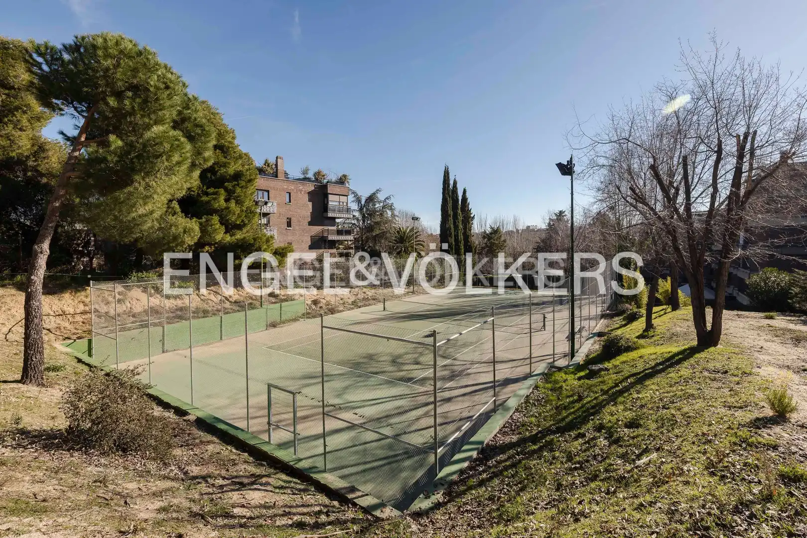 Vista exterior de Pis en venda en La Moraleja amb Aire condicionat, Calefacció i Terrassa