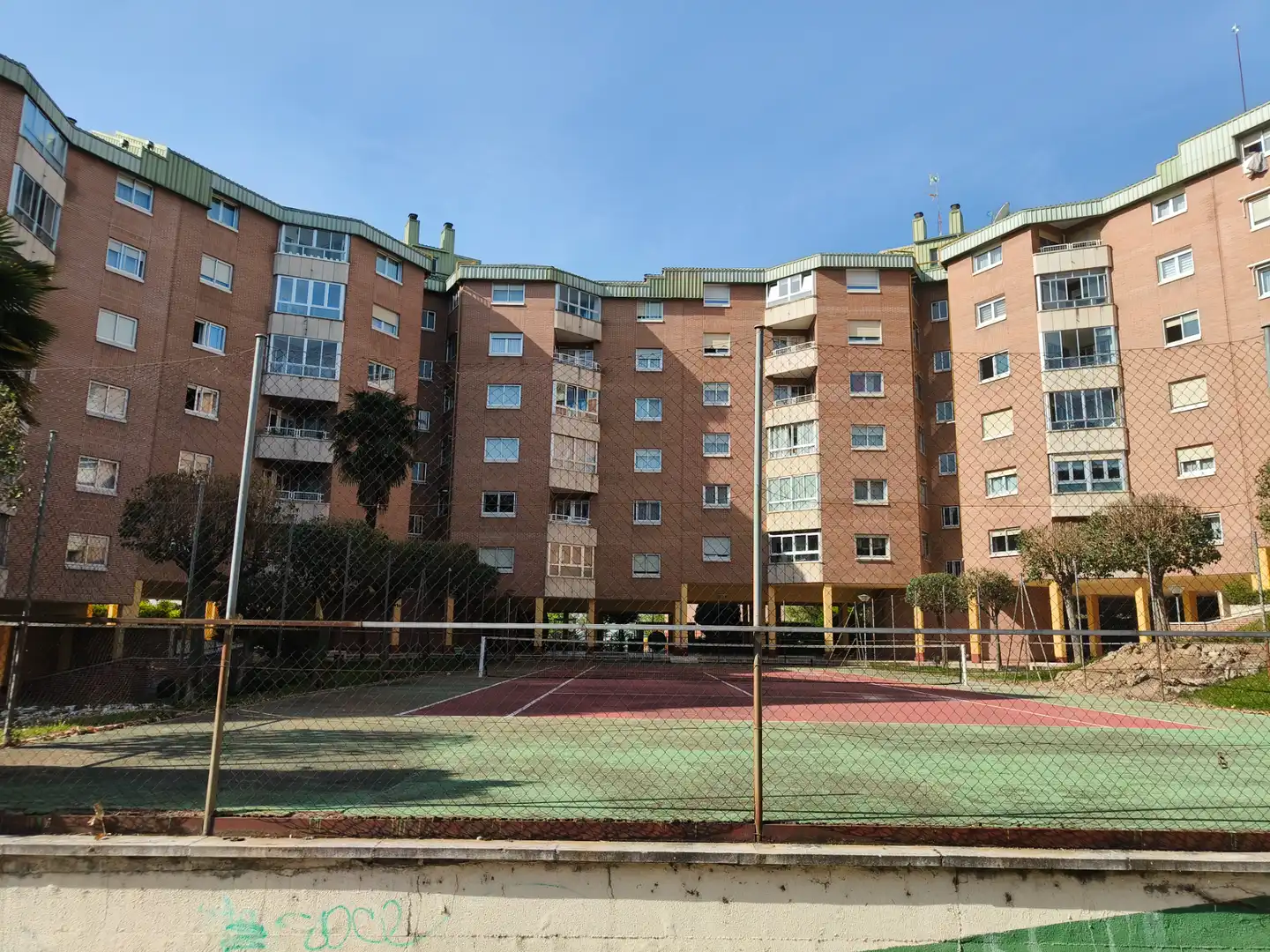 Außenansicht von Wohnung zum Verkauf in Valladolid mit Privatgarten, Abstellraum und Schwimmbad