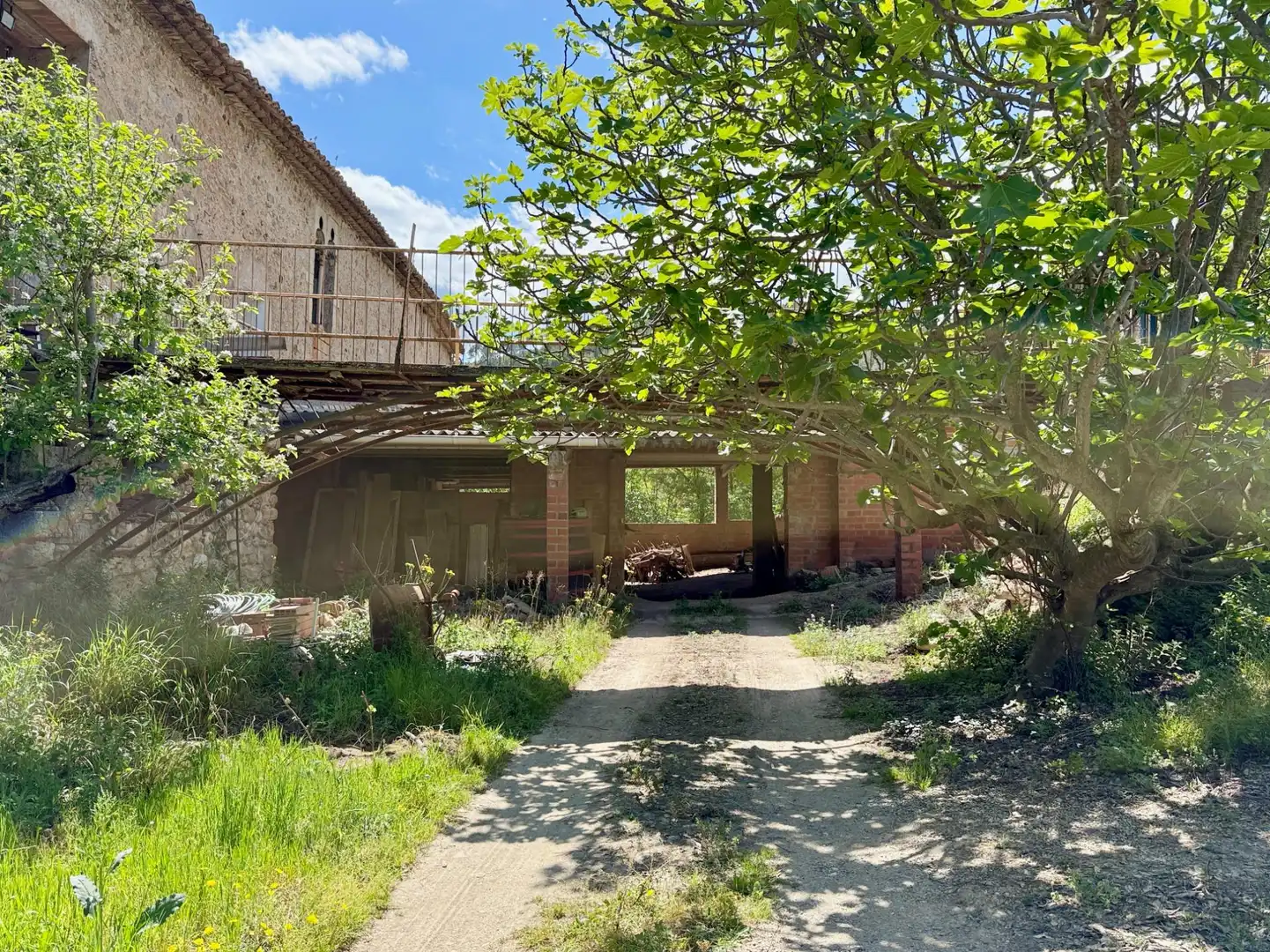 Außenansicht von Country house zum Verkauf in Boadella i les Escaules mit Heizung, Terrasse und Abstellraum