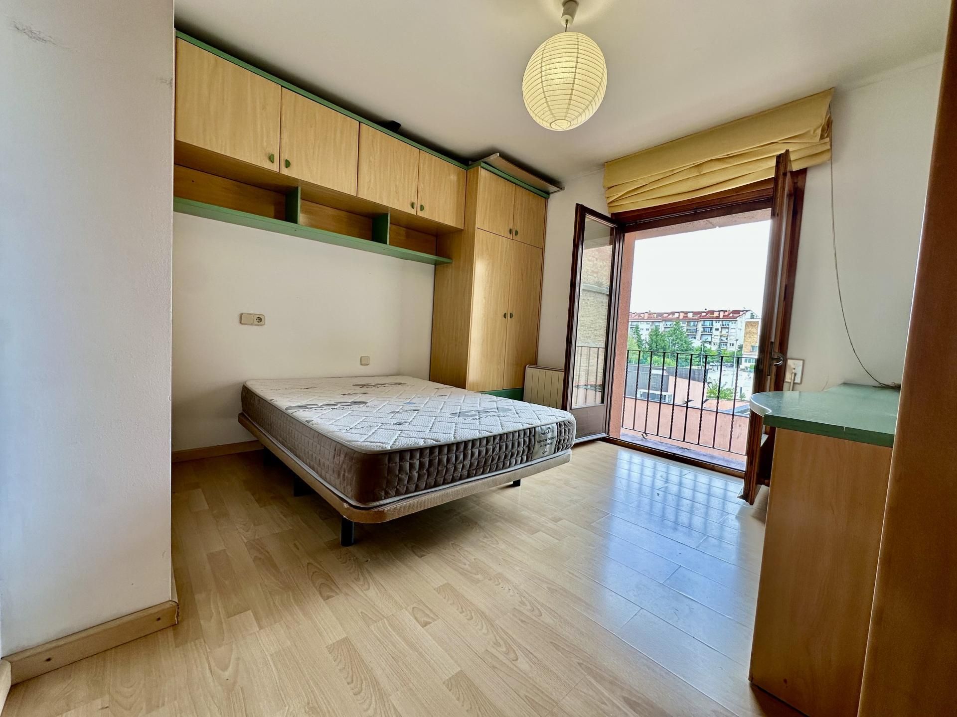 Bedroom of Flat to rent in Vic  with Heating