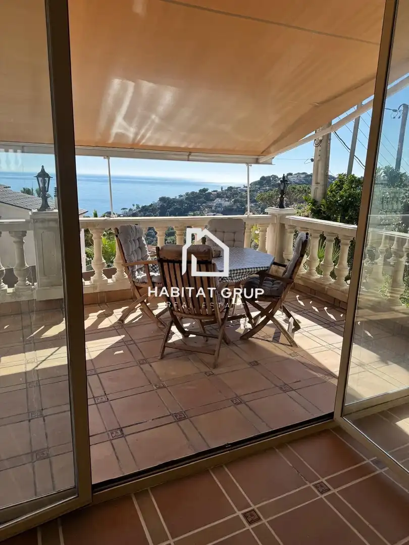 Casa con piscina en venta en Canyelles