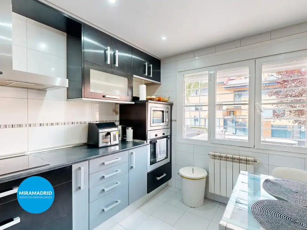 Kitchen of Detached homes for sale in Paracuellos de Jarama  with Air Conditioner and Swimming Pool