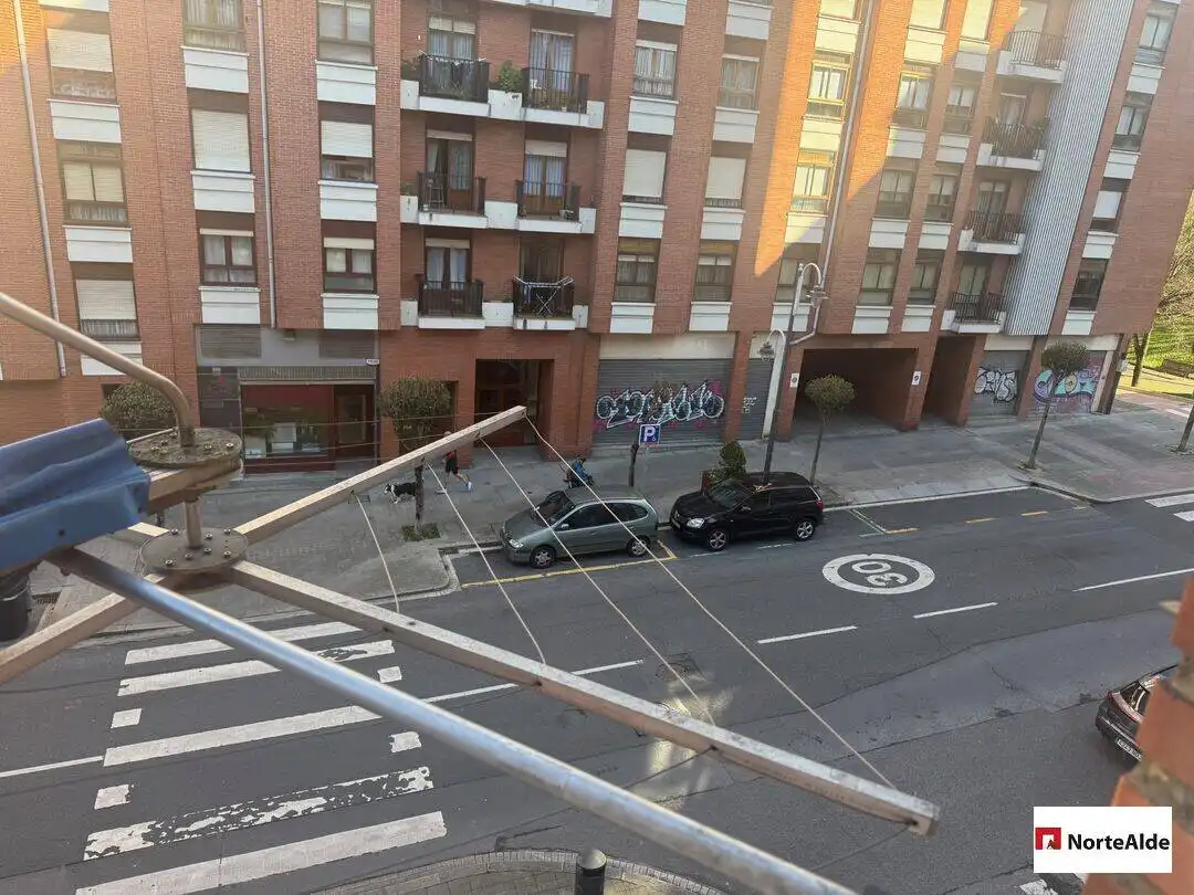 Vista exterior de Piso en venta en Bilbao  con Calefacción y Balcón