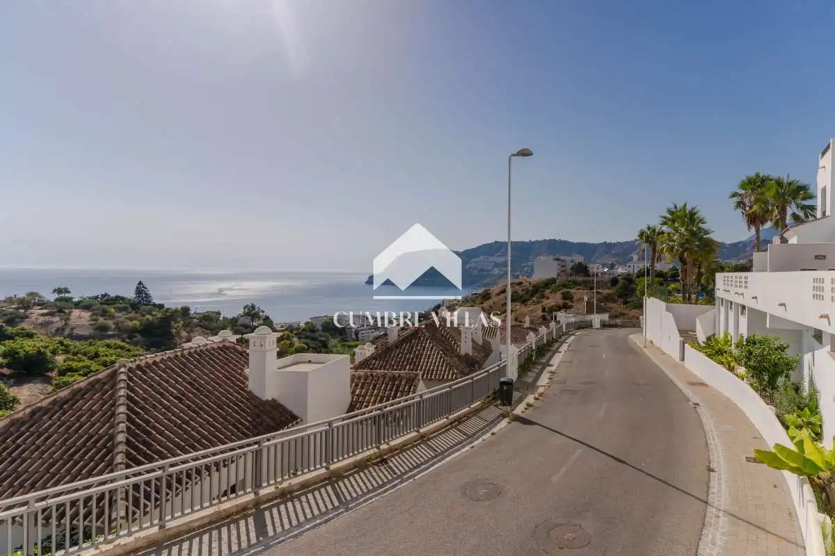 Vista exterior de Casa adosada en venta en Almuñécar con Terraza, Trastero y Internet