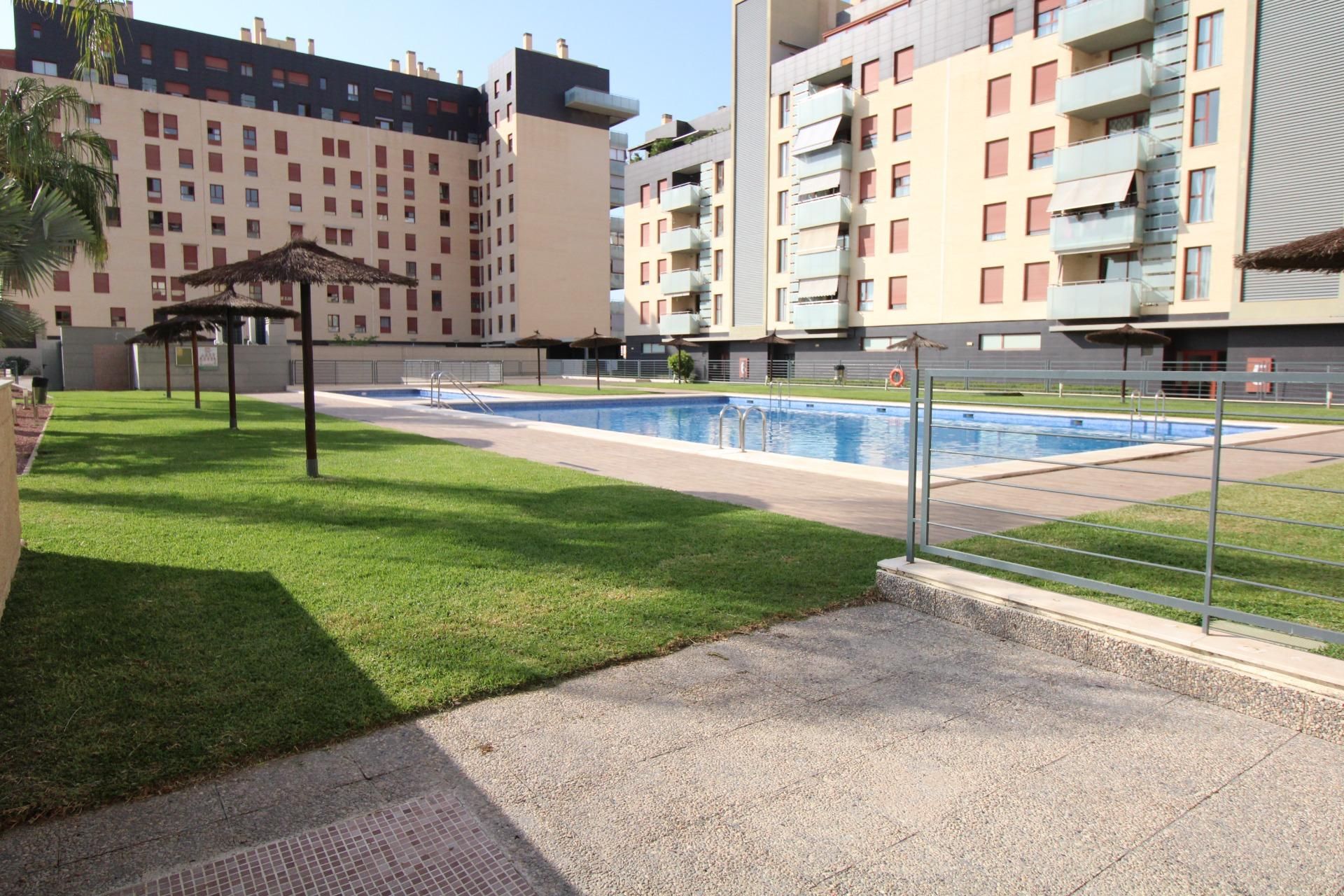 Piscina de Pis en venda en Alicante / Alacant amb Terrassa