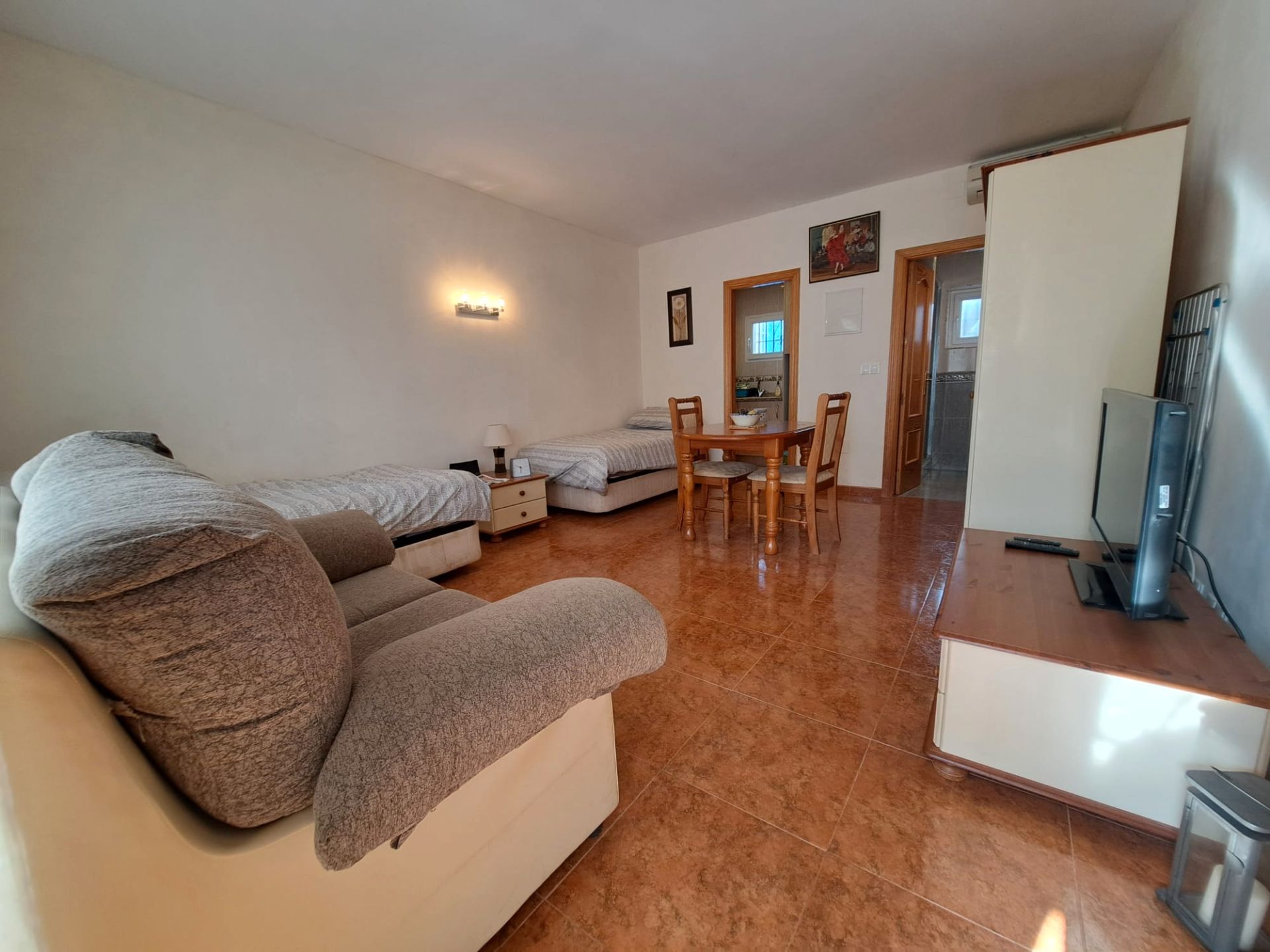 Sala de estar de Estudio en venta en Benalmádena con Aire acondicionado, Terraza y Amueblado