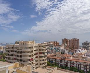 Vista exterior de Àtic de lloguer en Fuengirola amb Aire condicionat i Terrassa