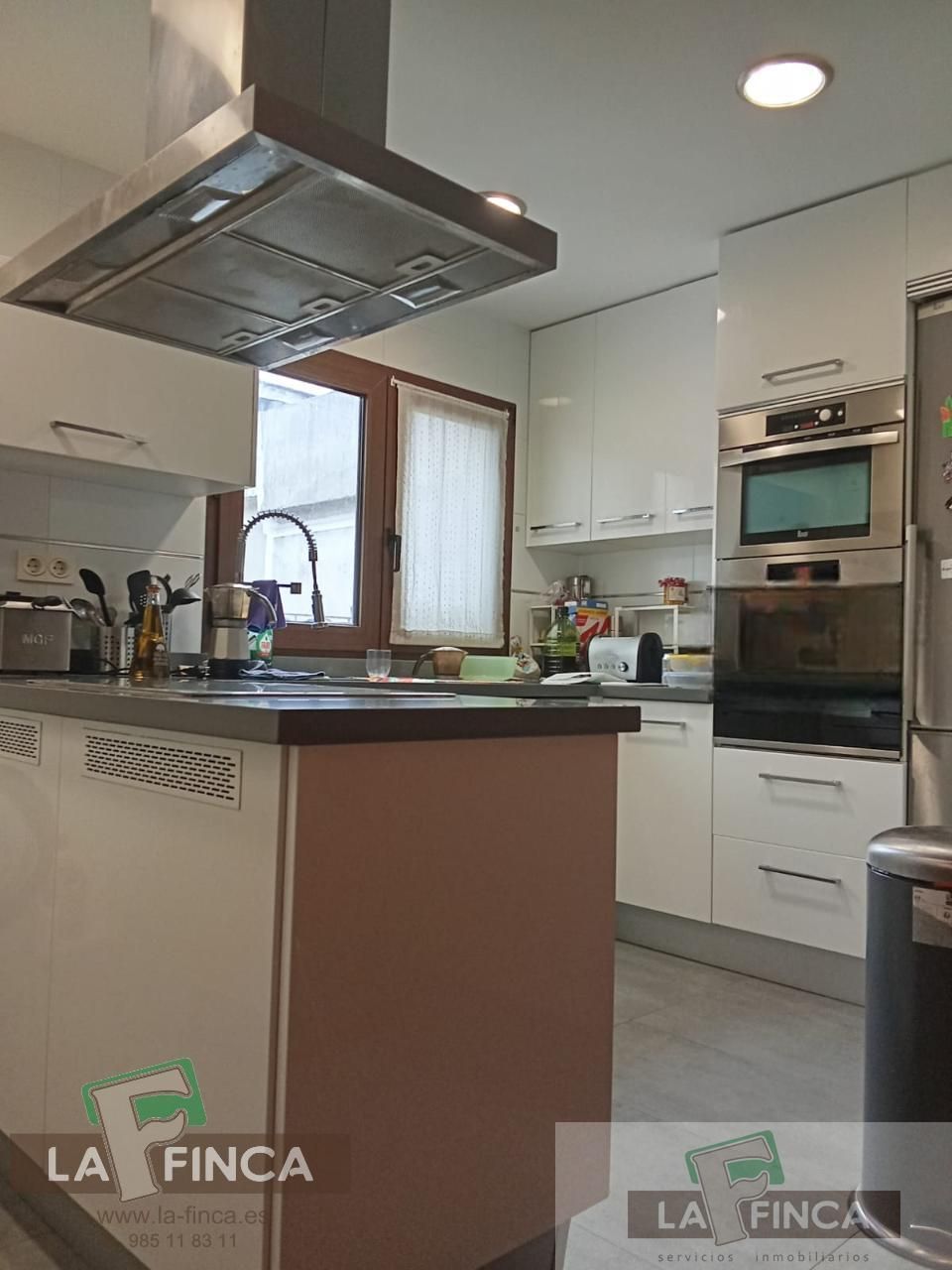 Cuina de Pis en venda en Gijón  amb Calefacció