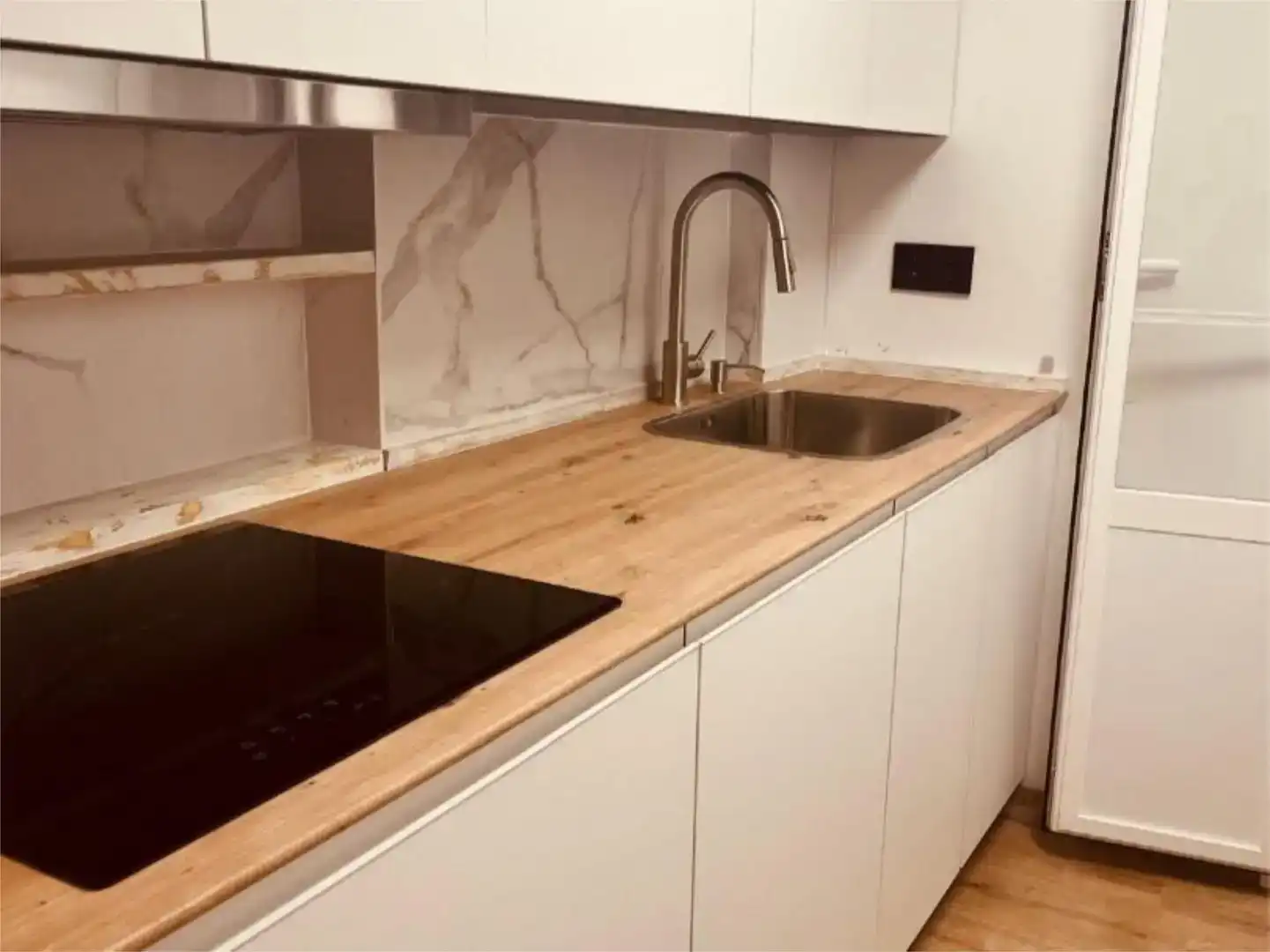 Kitchen of Flat for share in San Rosendo