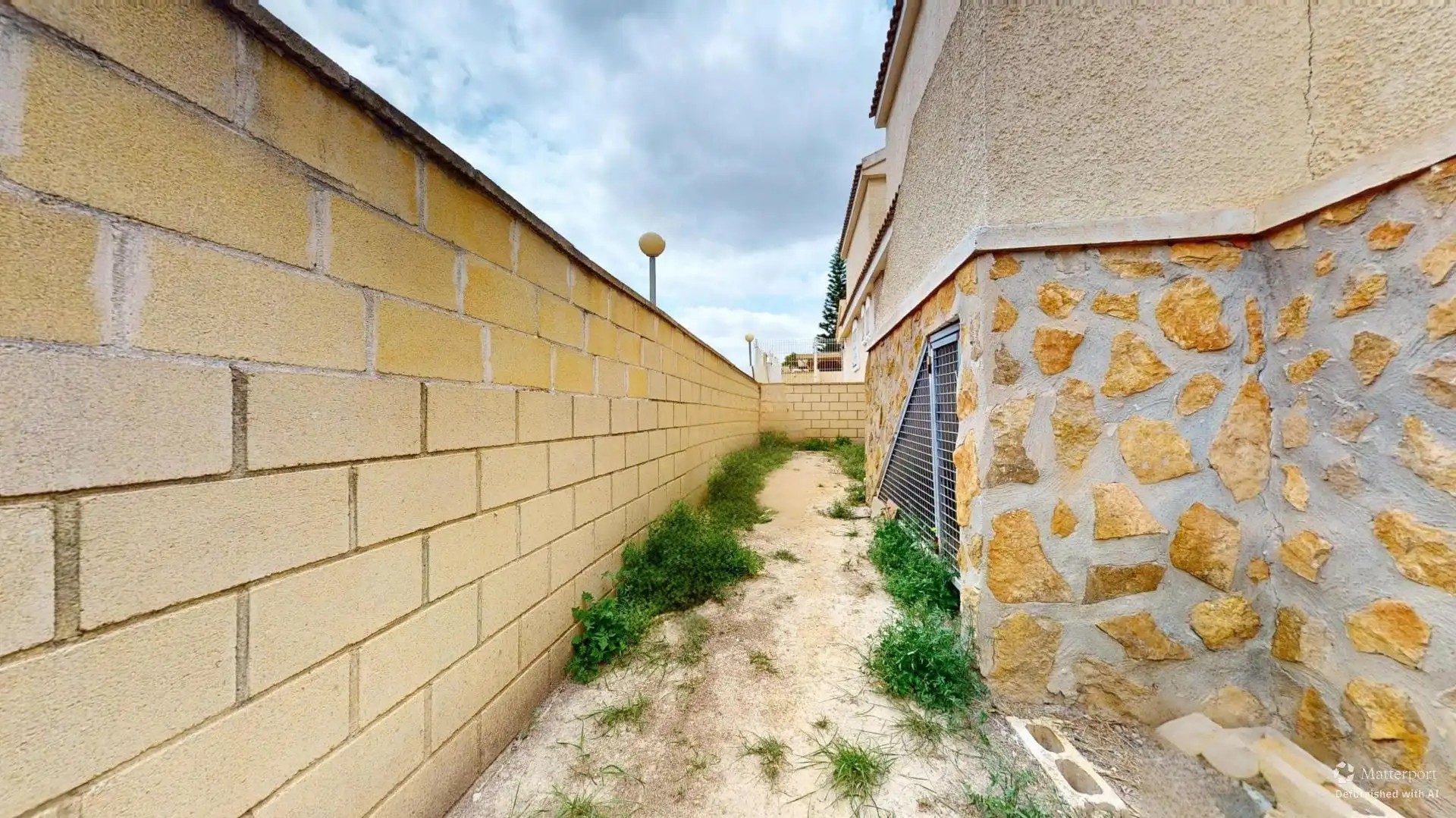 Casa adosada en venta en Monforte del Cid con Jardín privado