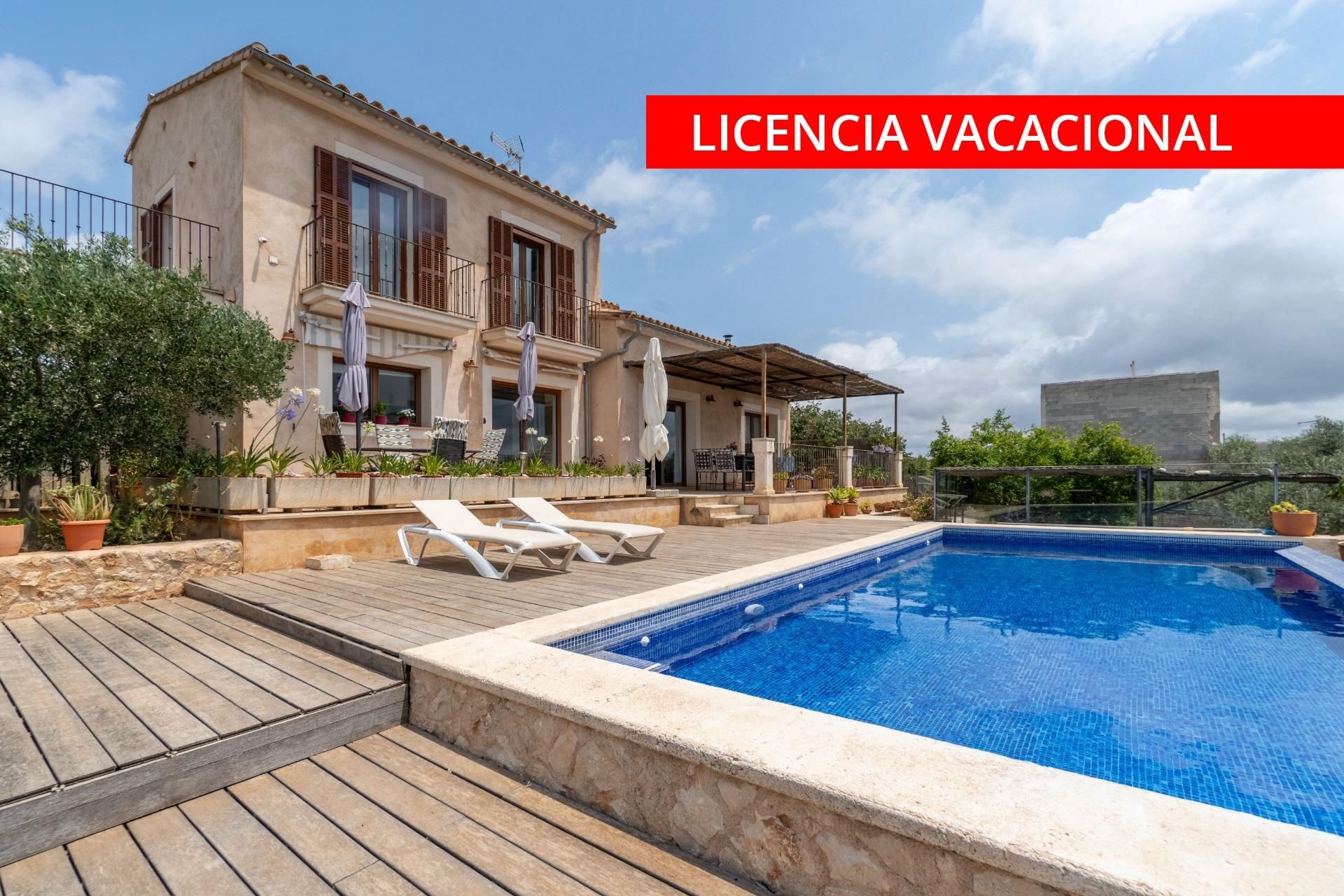 Vista exterior de Casa o xalet en venda en Manacor amb Aire condicionat, Calefacció i Jardí privat