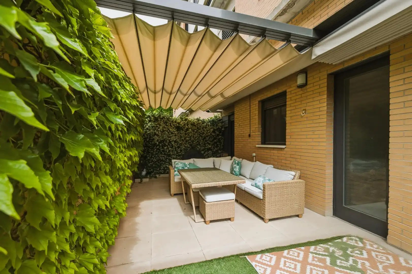 Terraza de Planta baja en venta en Madrid con Calefacción, Jardín privado y Piscina comunitaria