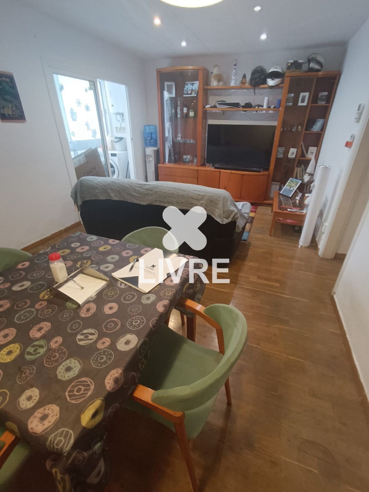 Sala d'estar de Pis en venda en Santa Coloma de Gramenet amb Aire condicionat i Parquet