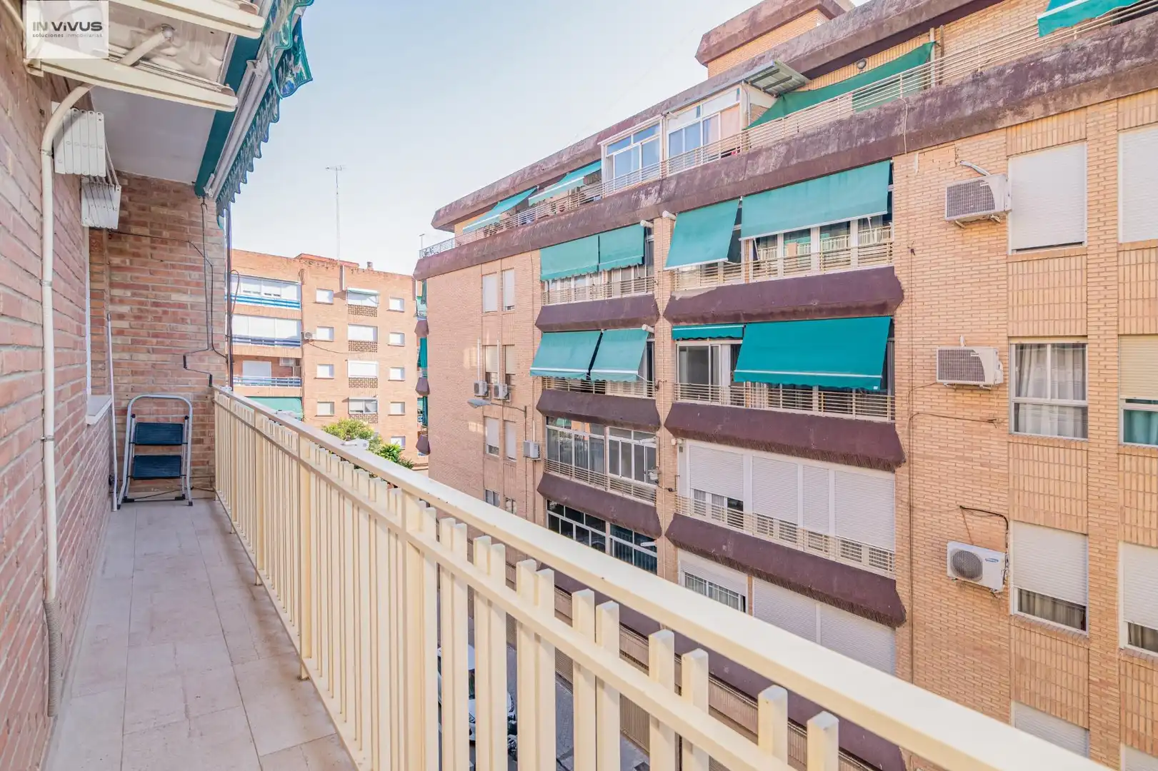 Vista exterior de Piso para compartir en Granada con Aire acondicionado, Calefacción y Terraza