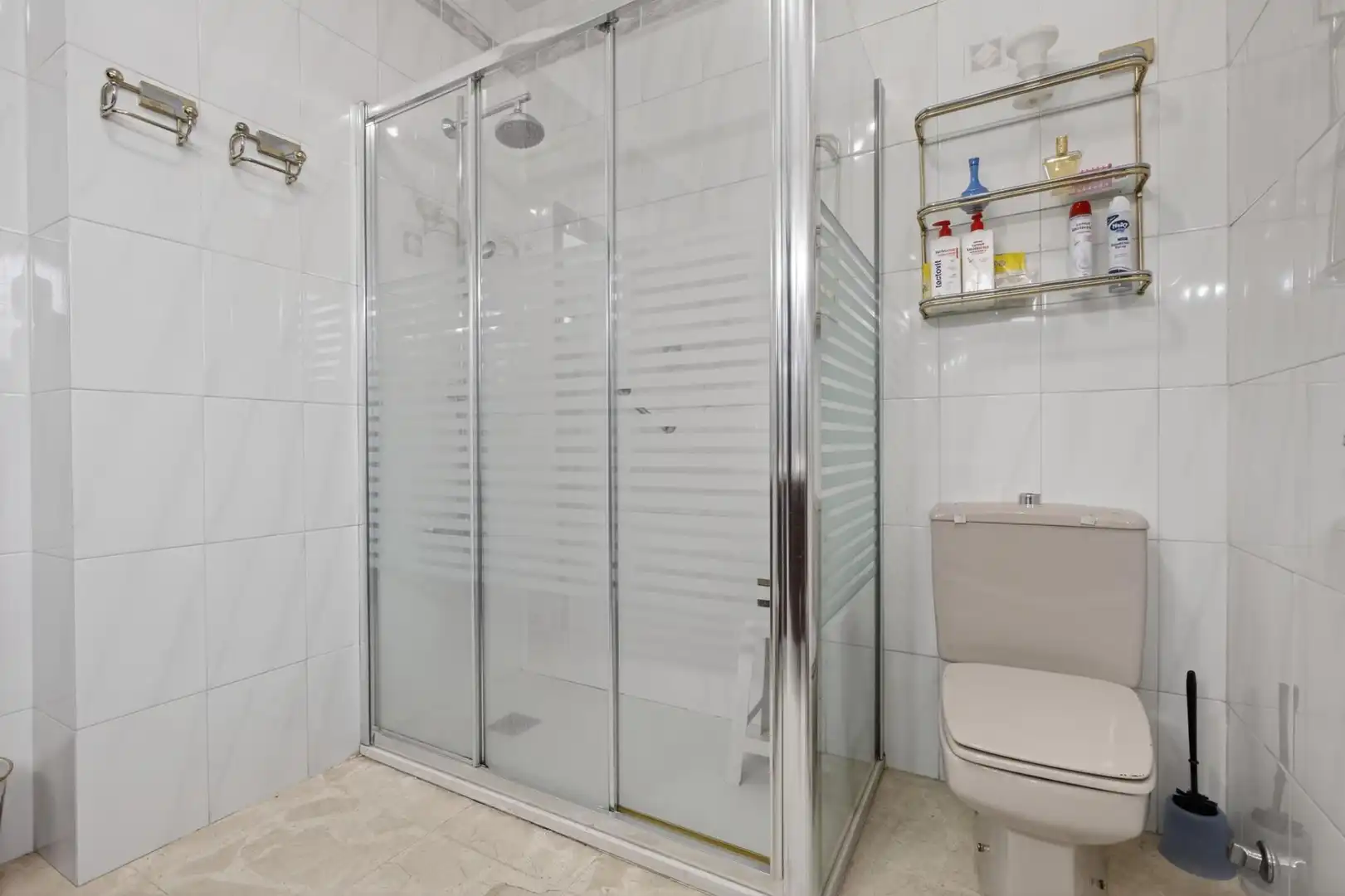 Bathroom of Houses for sale in Sevilla  with Air Conditioner, Terrace and Balcony