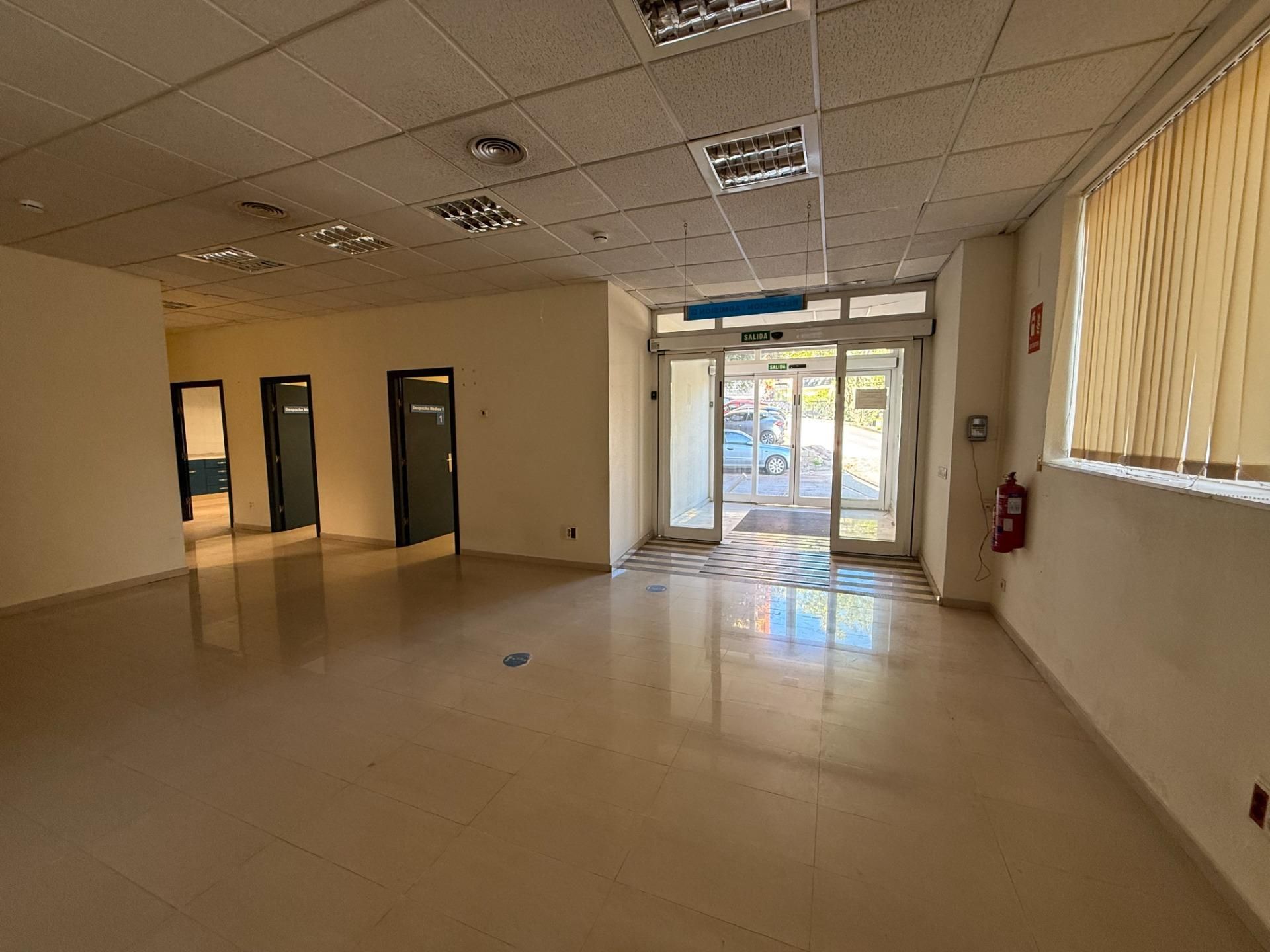 Premises to rent in Algeciras  with Air Conditioner