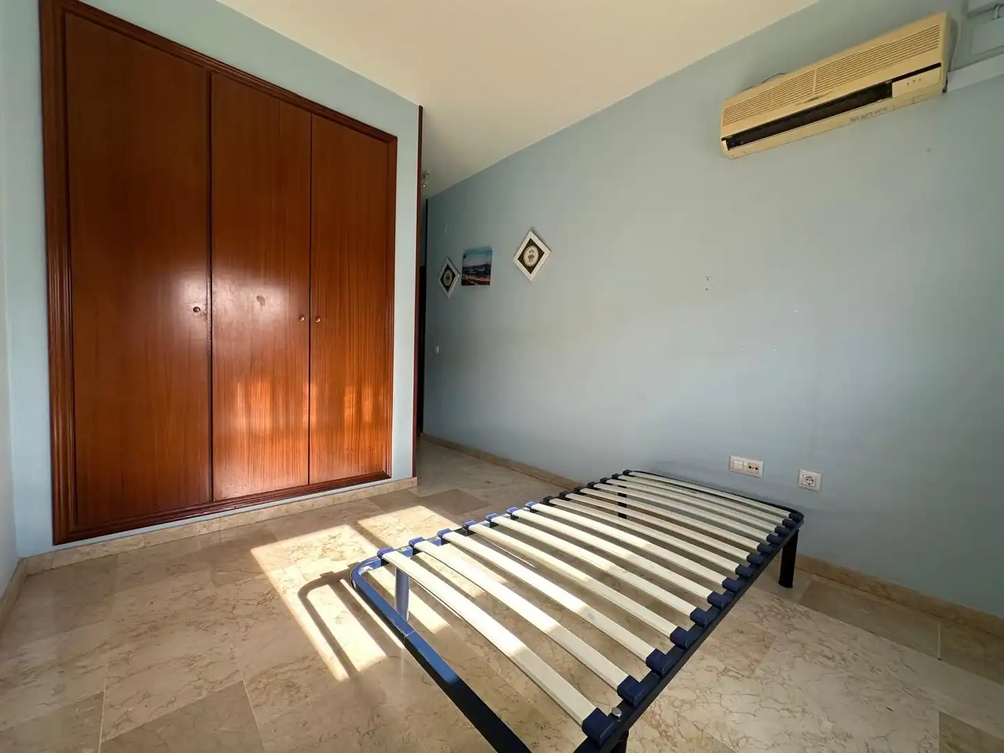 Bedroom of Flat for sale in Sevilla  with Air Conditioner, Heating and Storage room
