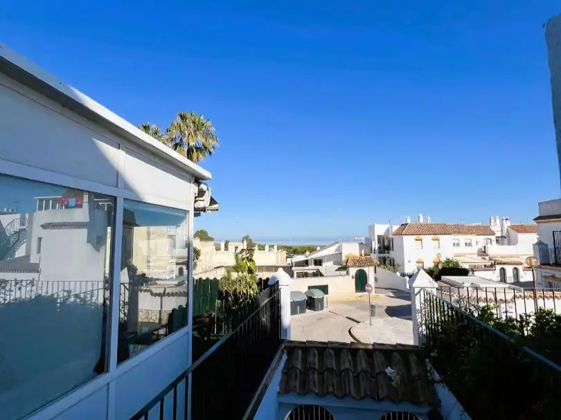 Adossat amb piscina en venda a C. Antonio de Ulloa 6, imagen 4