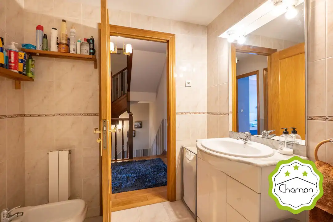 Baño de Casa adosada en venta en Loiu con Calefacción y Jardín privado