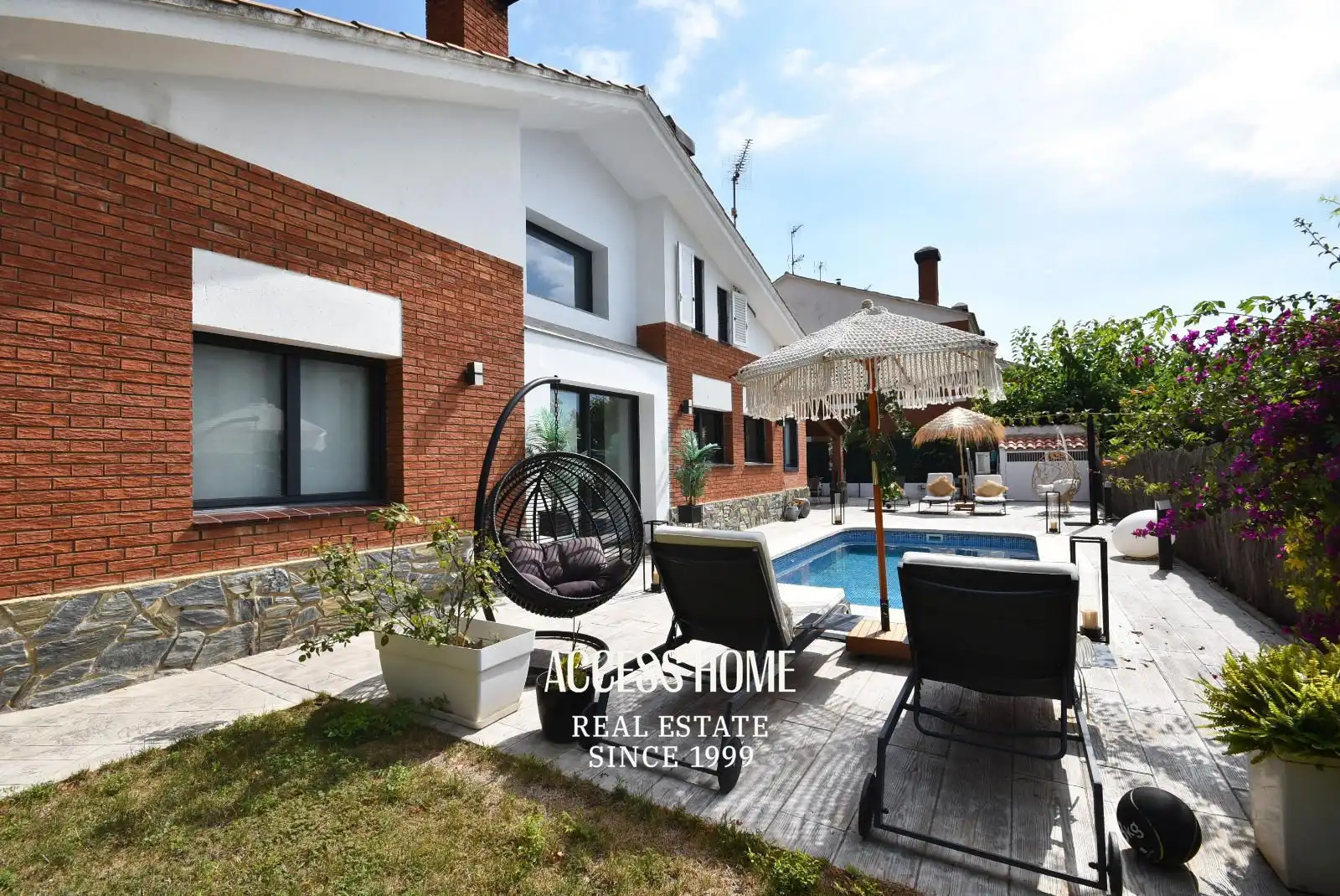 Vista exterior de Casa o chalet en venta en Canet de Mar con Aire acondicionado, Calefacción y Piscina